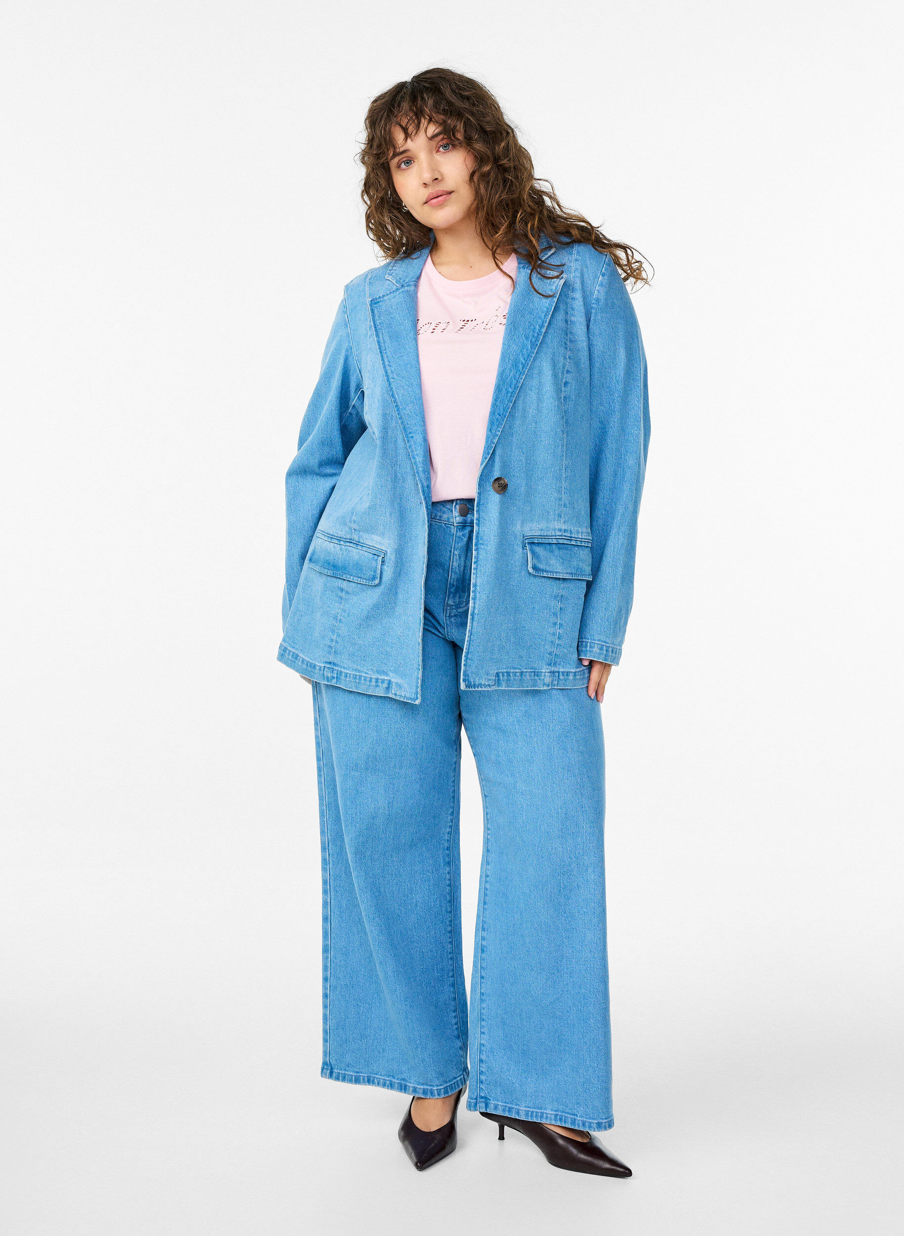 Zizzi Blejzer denim z kieszeniami, Niebieskie, Model image number 1