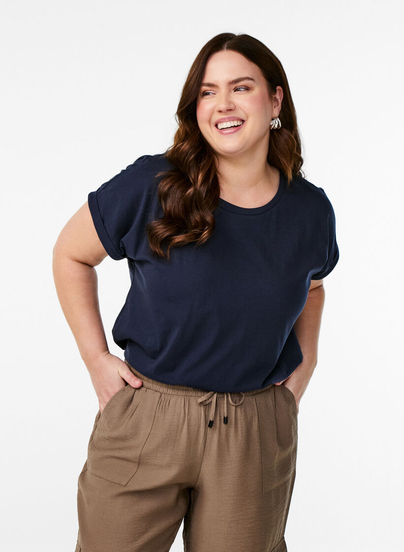 Koszulka z kr&oacute;tkimi rekawami wykonana z mieszanki bawelny, Niebieskie, Model image number 0