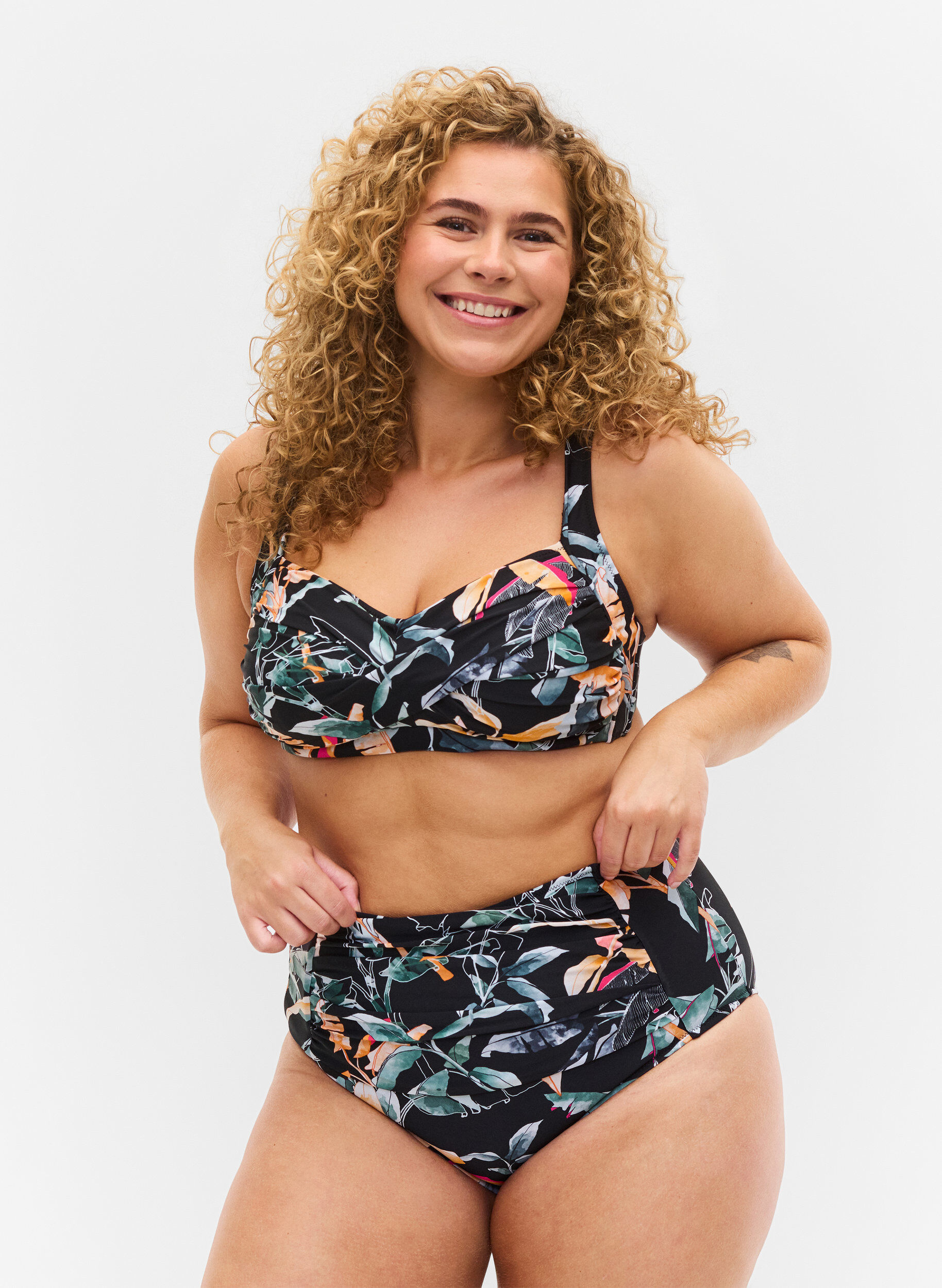Zizzi Printed bikini bottoms with extra high waist, Leaf Print, Model image number 0