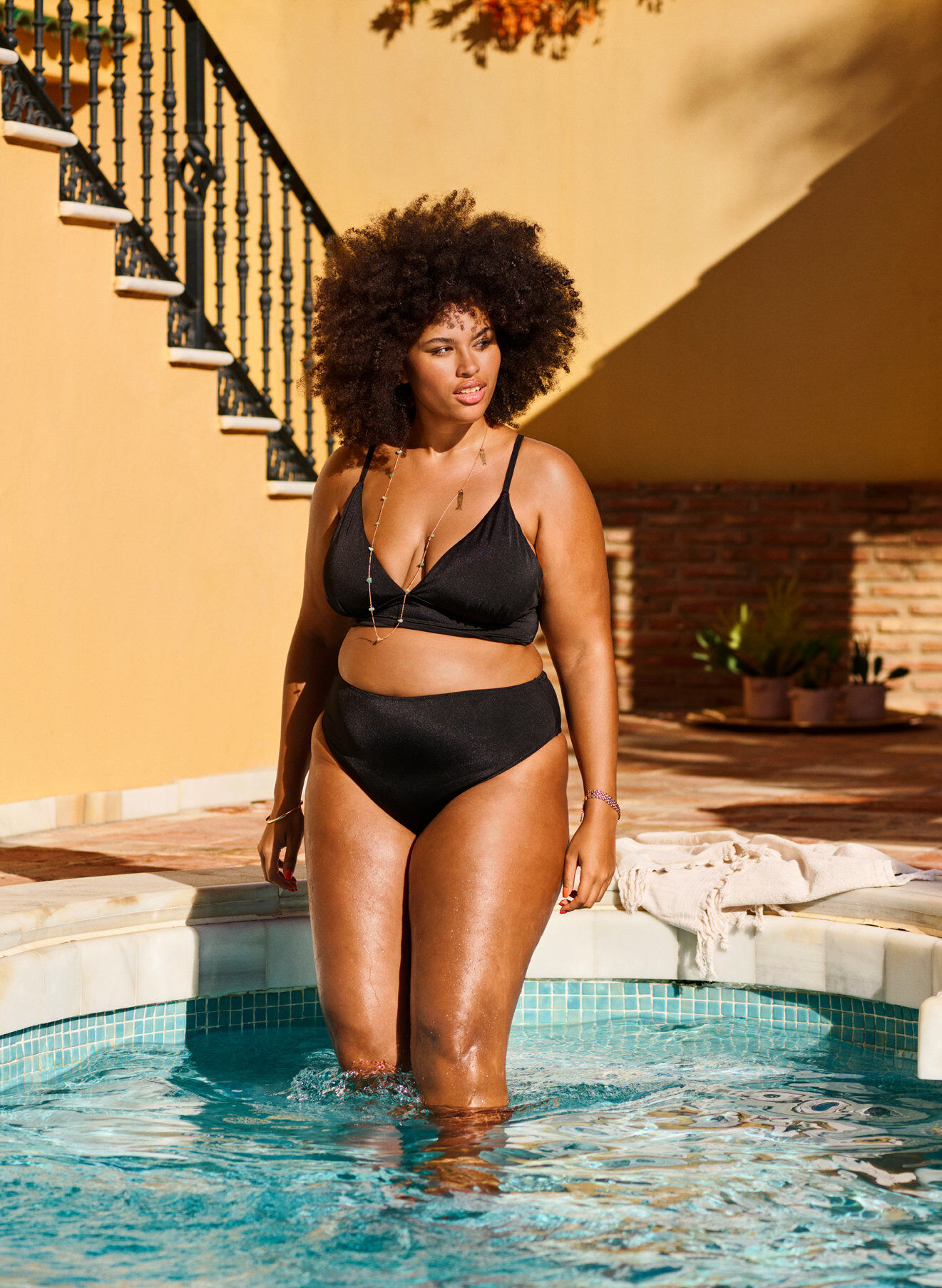 Zizzi G&oacute;ra od bikini z wyjmowanymi wkladkami i wiazaniem z tylu, Czarne, Image image number 0