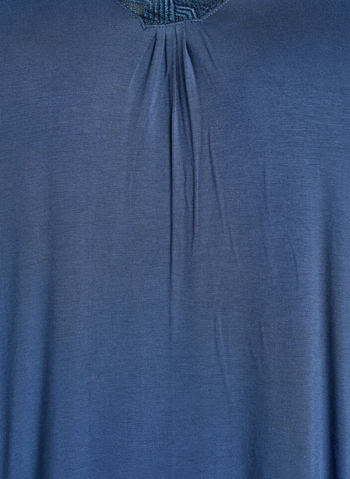 Szlafrok nocny z wiskozy z kr&oacute;tkim rekawem i koronkowym wykonczeniem, Niebieskie, Packshot image number 2