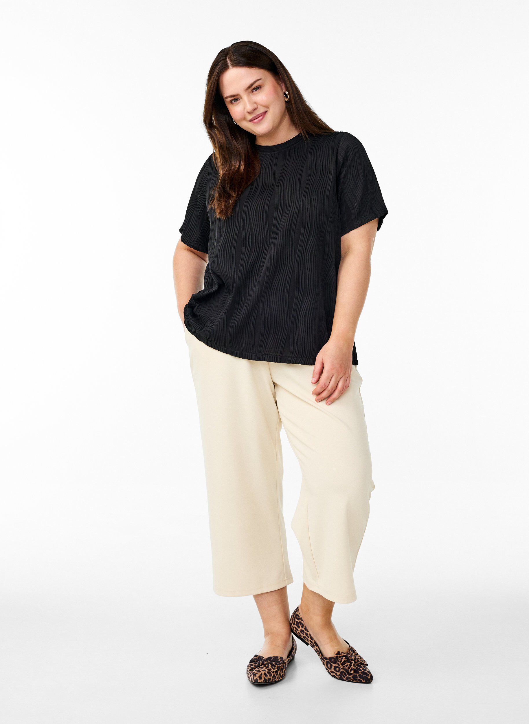 Zizzi Bluzka z kr&oacute;tkim rekawem i falista faktura, Czarne, Model image number 1