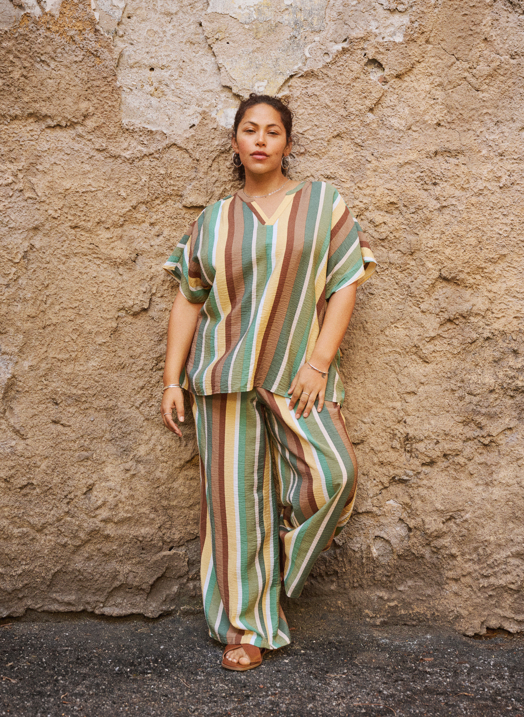 Zizzi Luzne wiskozowe spodnie w paski, Brązowy, Image image number 0