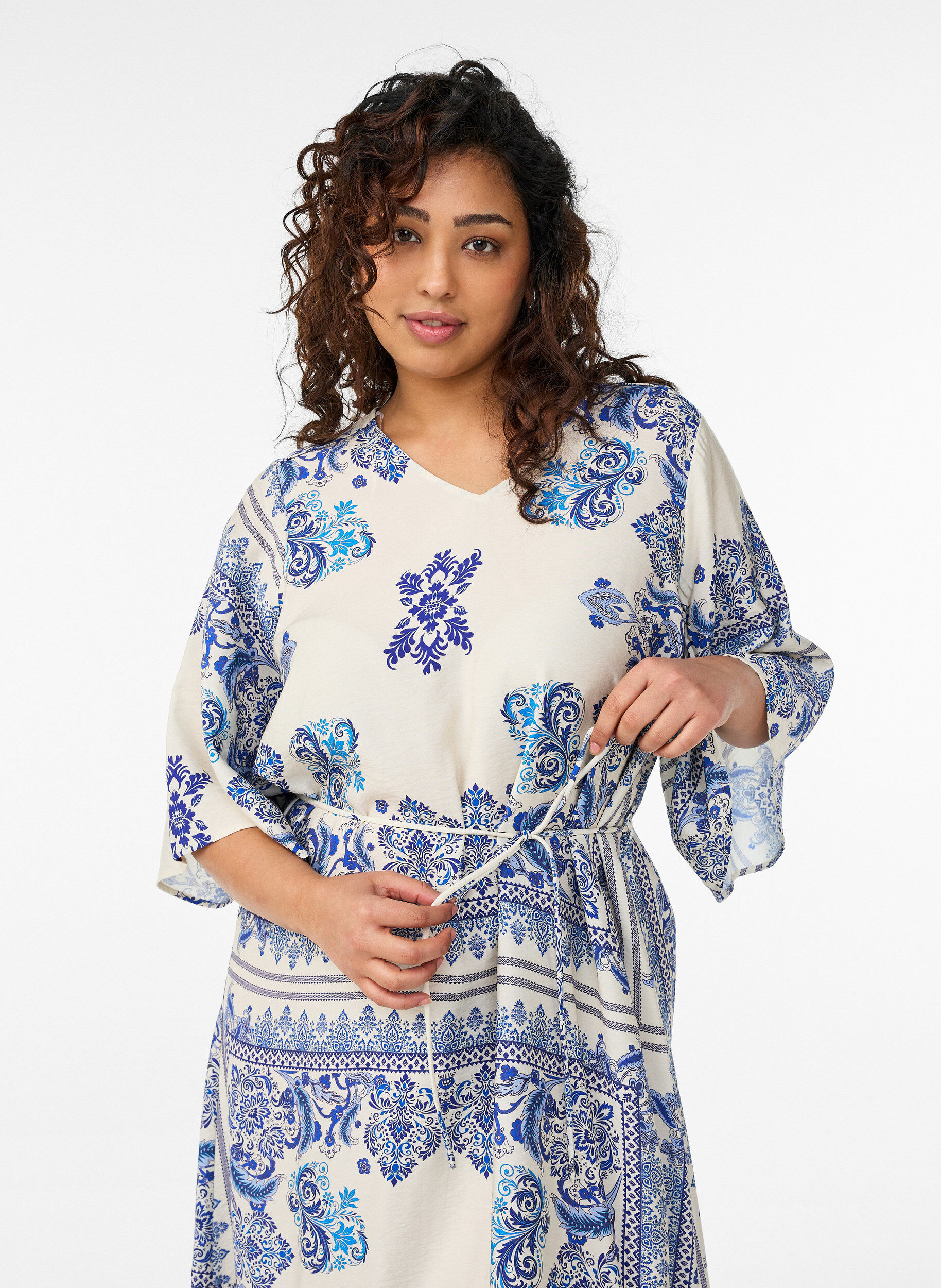 Zizzi Sukienka midi z wiskozy w krate z paskiem do wiazania, Niebieskie, Model image number 2