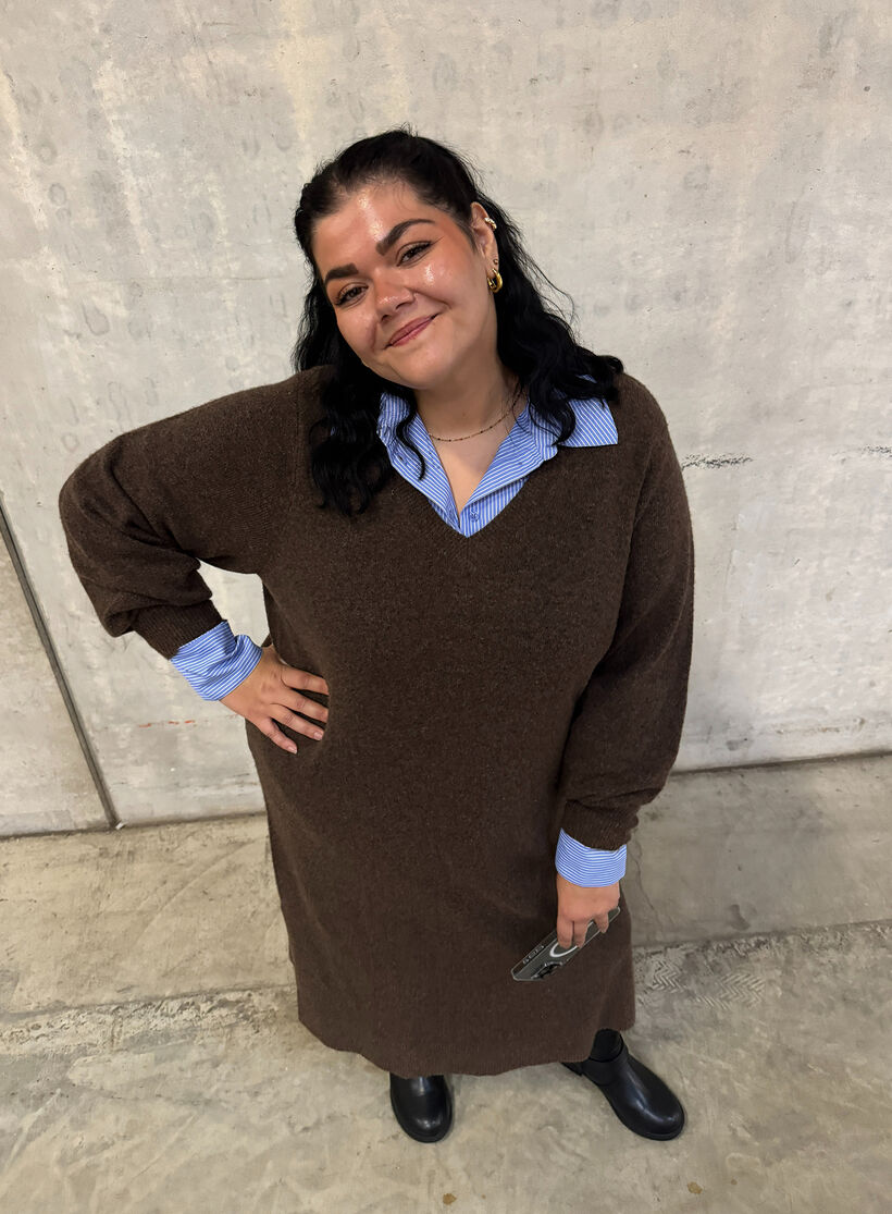 Brązowe i niebieskie odcienie, , Model