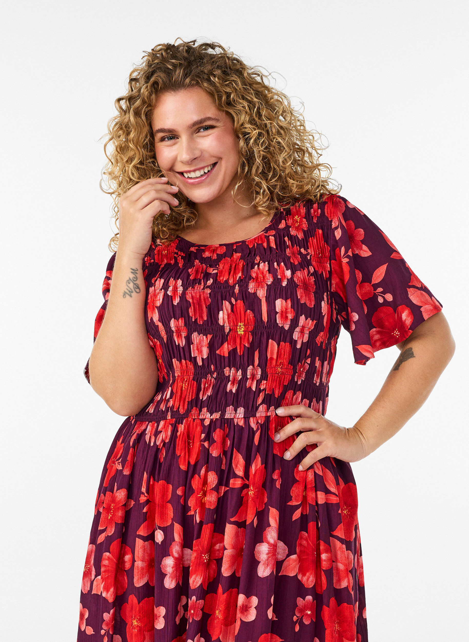 ZizziSukienka z marszczeniem i nadrukiem kwiatowym, Fioletowy, Model image number 2