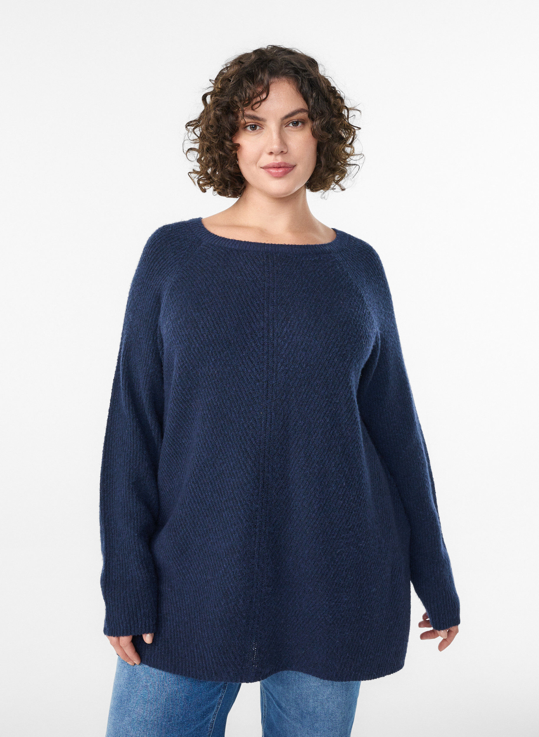 Sweter z dzianiny z ukosnym wzorem i rekawami raglanowymi, Niebieskie, Model