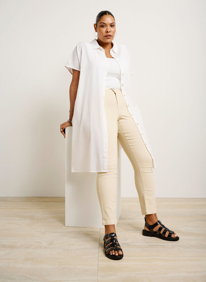 Szerokie sandaly z blyszczacej skóry ze wzorem skóry krokodyla, Black, Image image number 0