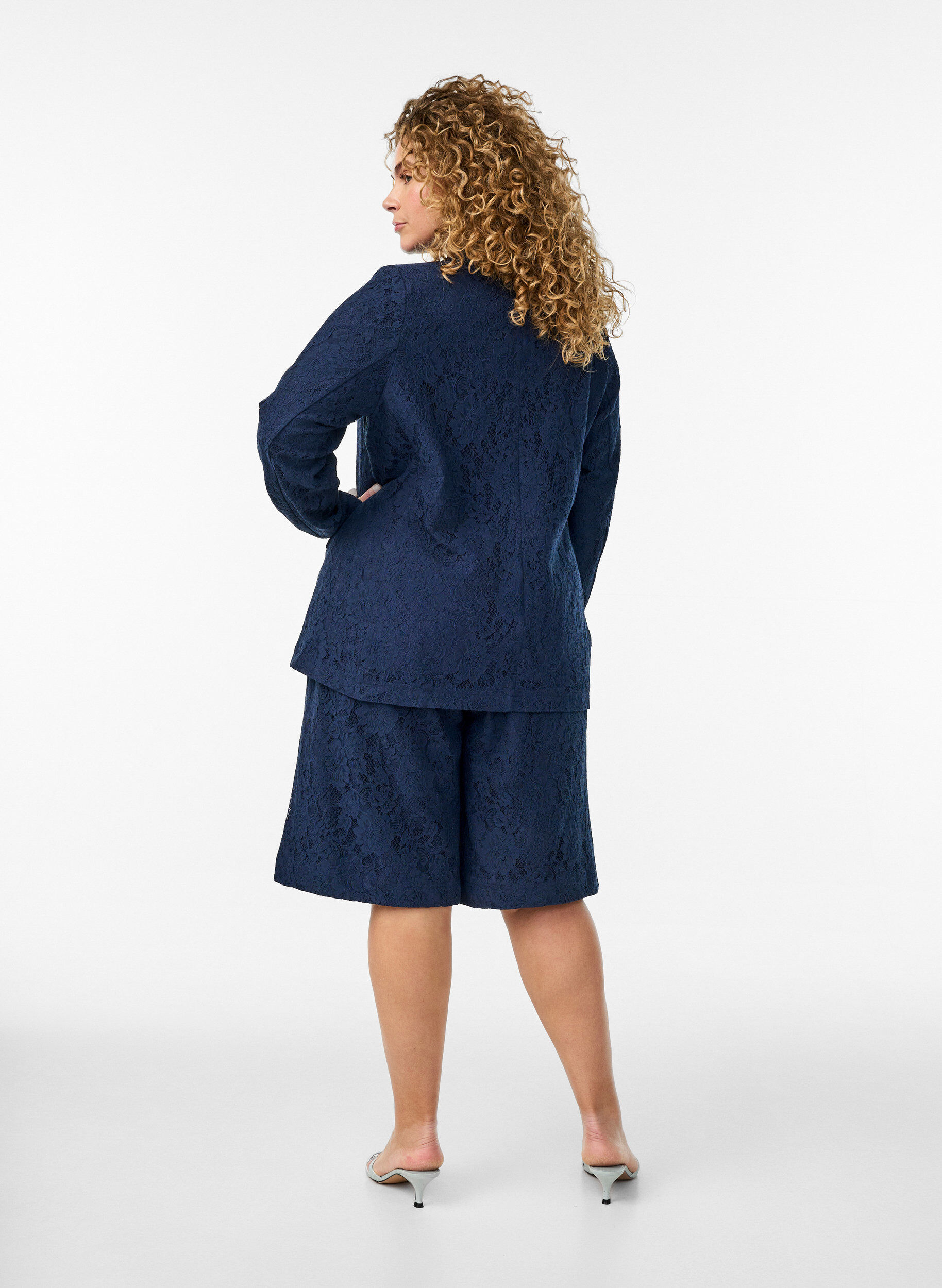 Zizzi Bermudy z koronki z wysokim stanem, Niebieskie, Model image number 2