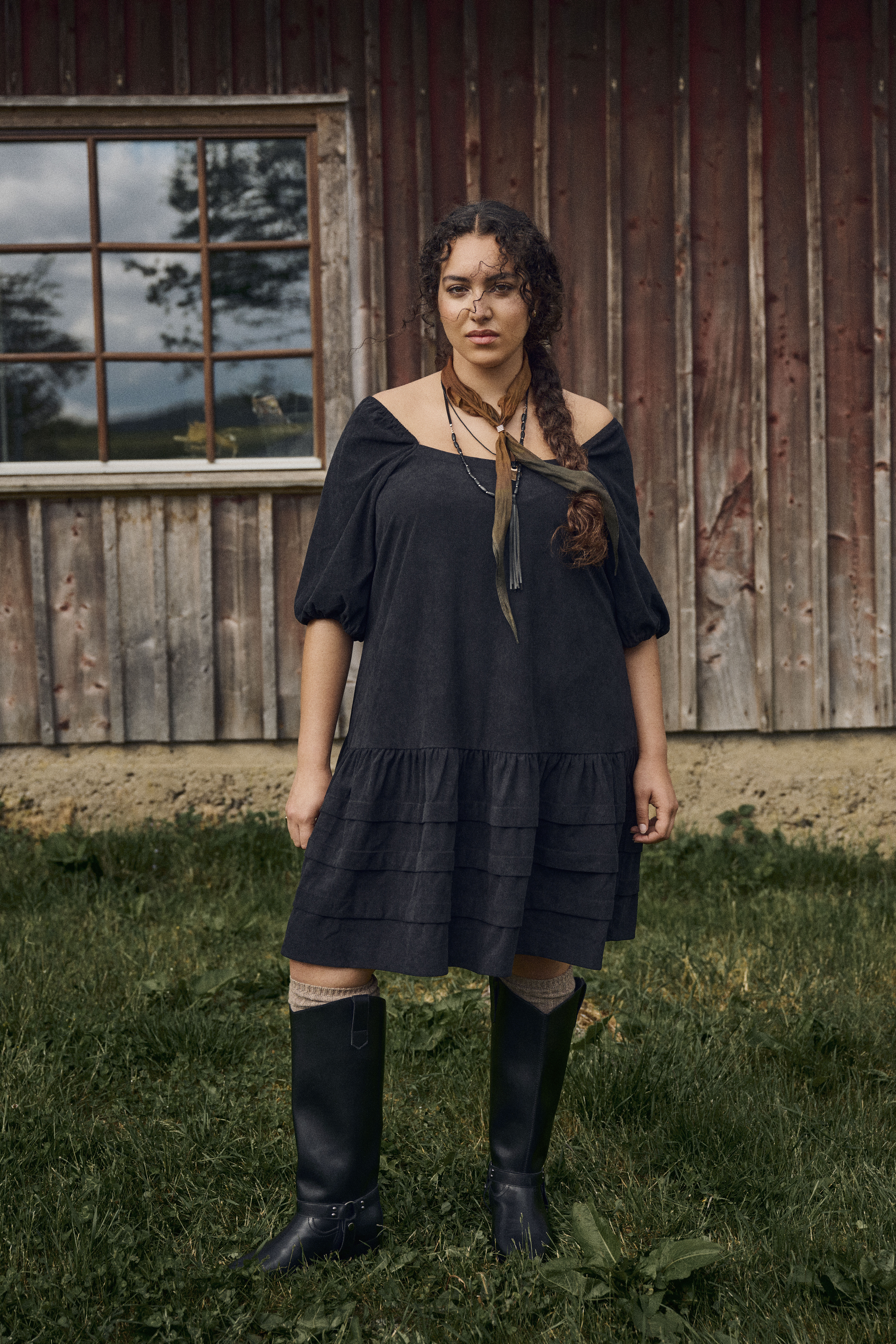 Zizzi Aksamitna sukienka z kwadratowym dekoltem, , Model