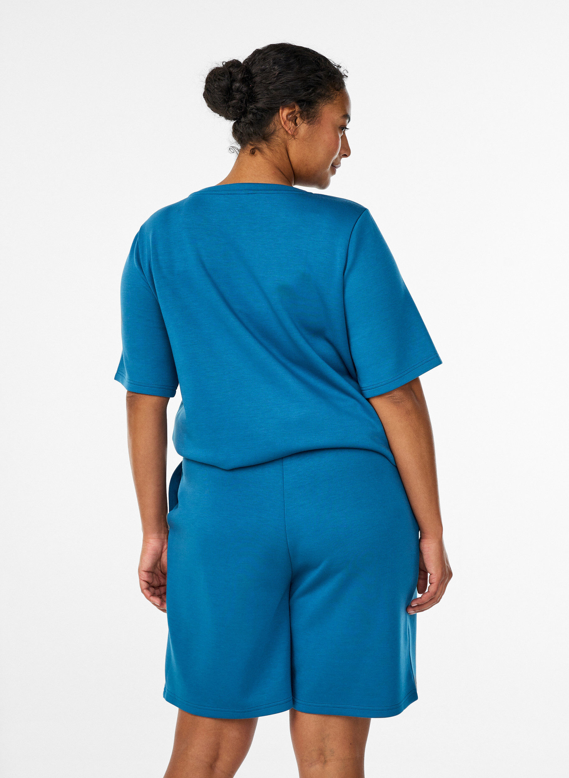 Zizzi Szorty wykonane z mieszanki modalowej z kieszeniami, Niebieskie, Model image number 2