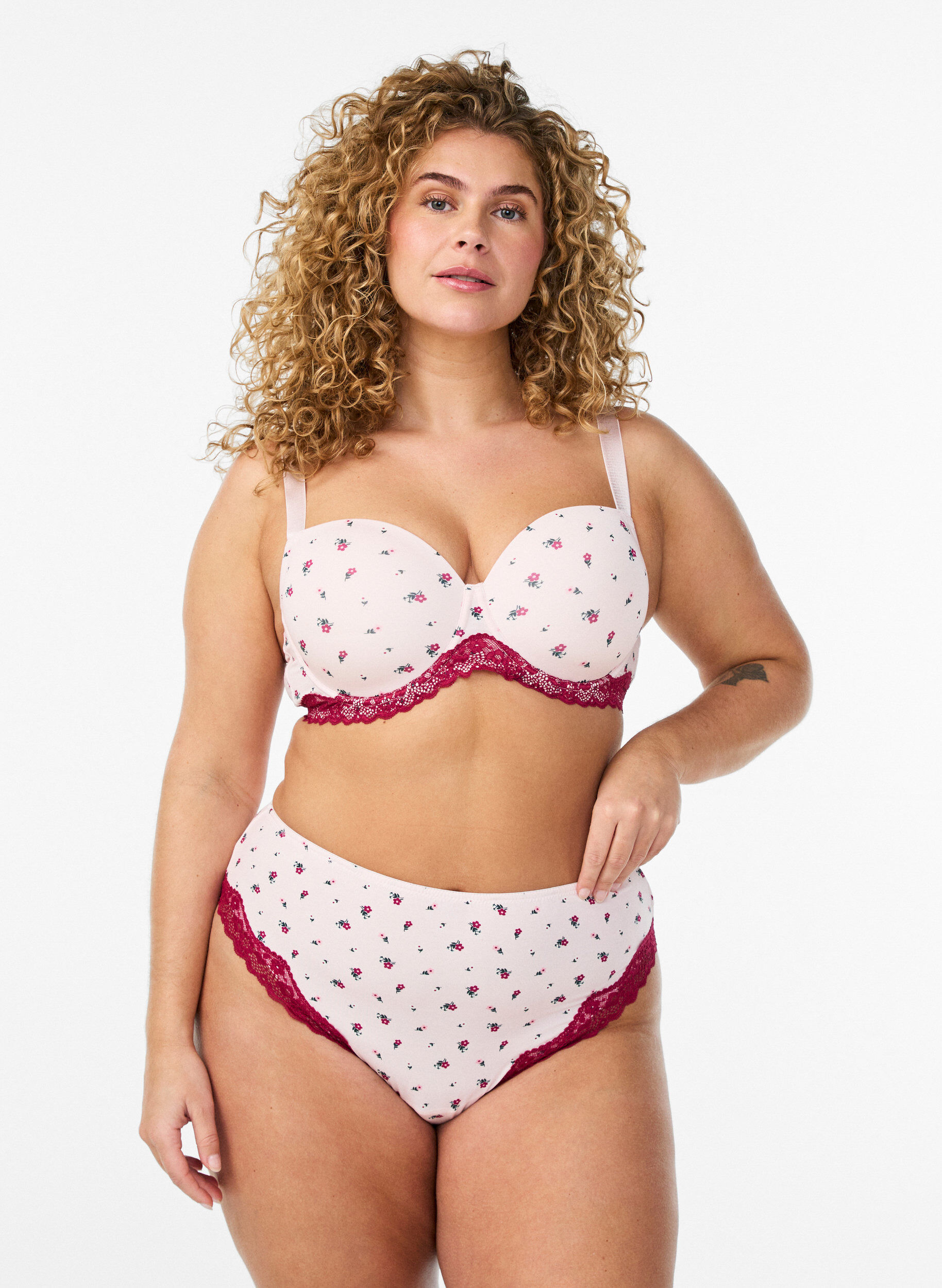 ZizziFigi brazylijskie z kwiatowym nadrukiem i koronka, R&oacute;żowy, Model image number 0