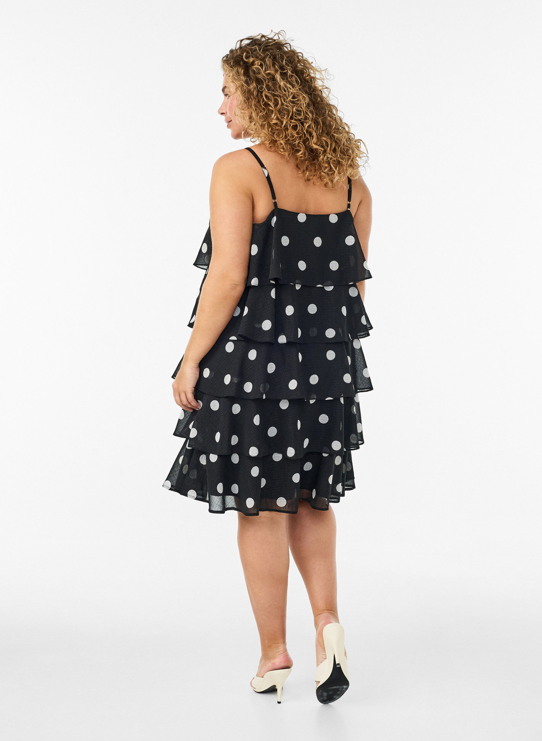 ZizziSukienka warstwowa z falbankami i ramiaczkami typu spaghetti, Czarne, Model image number 2