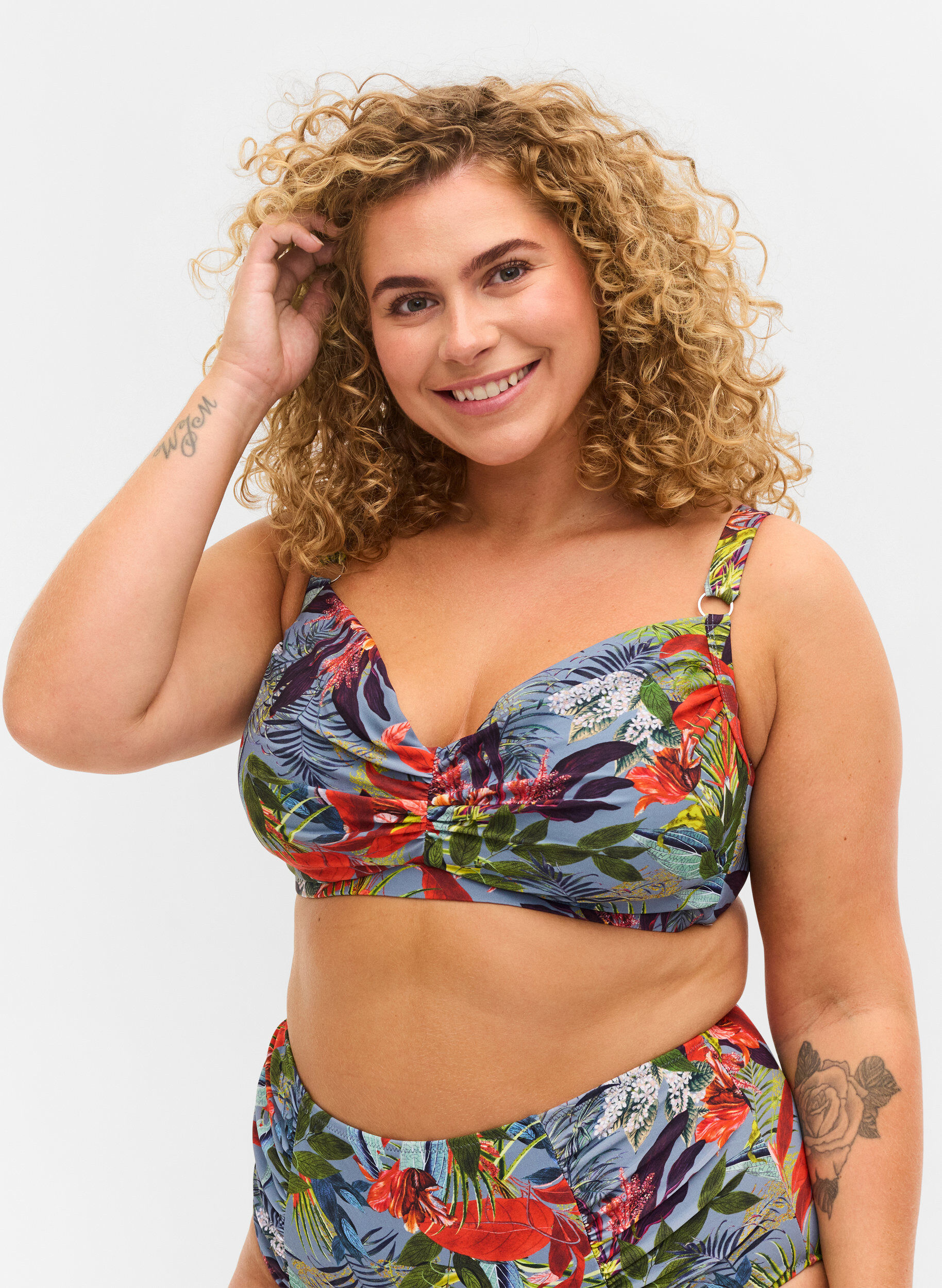 Zizzi Printed bikini top with underwire, Citadel AOP, Model image number 0