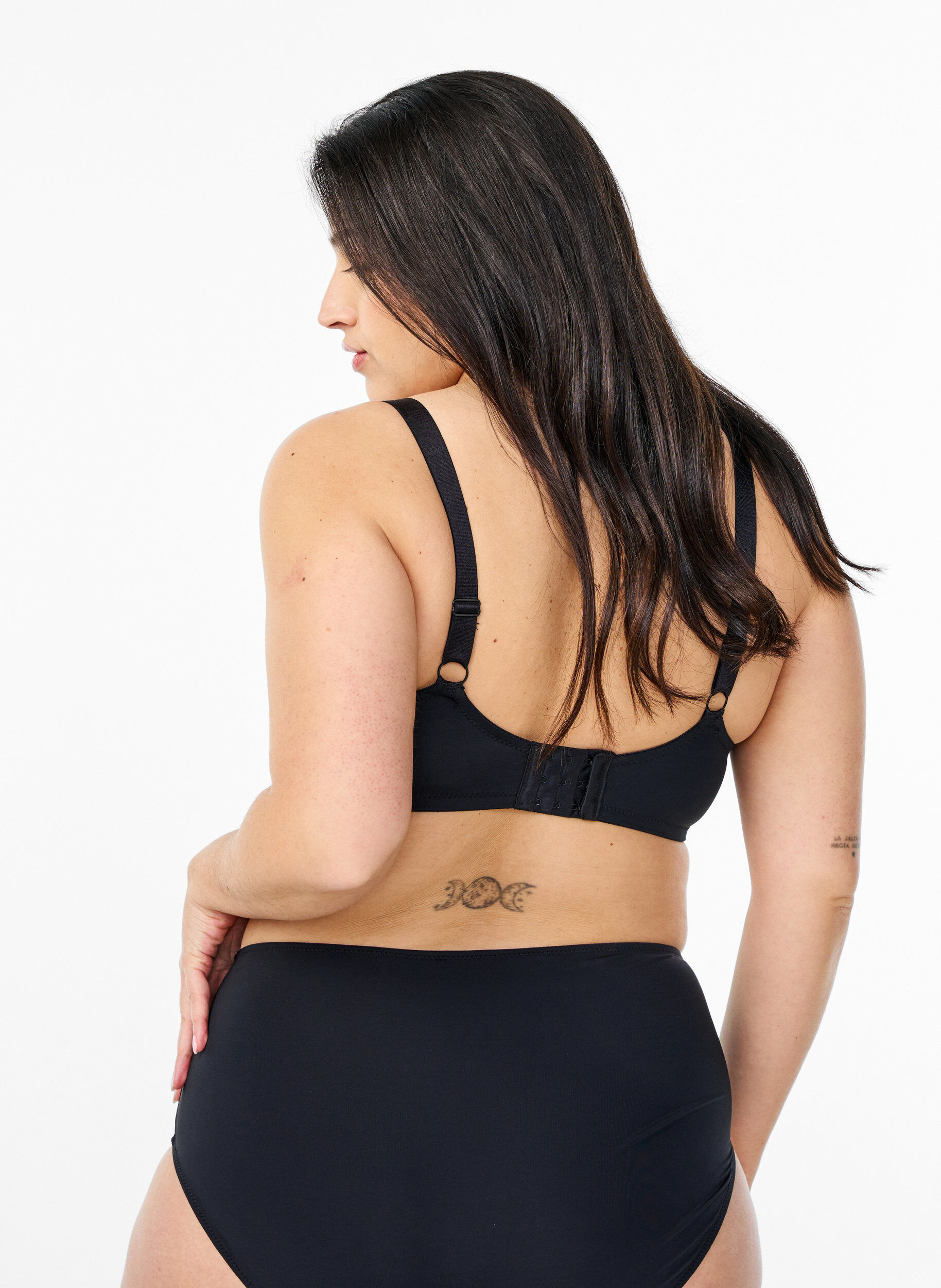 Zizzi Usztywniany biustonosz z kwiatowym haftem, Czarne, Model image number 1