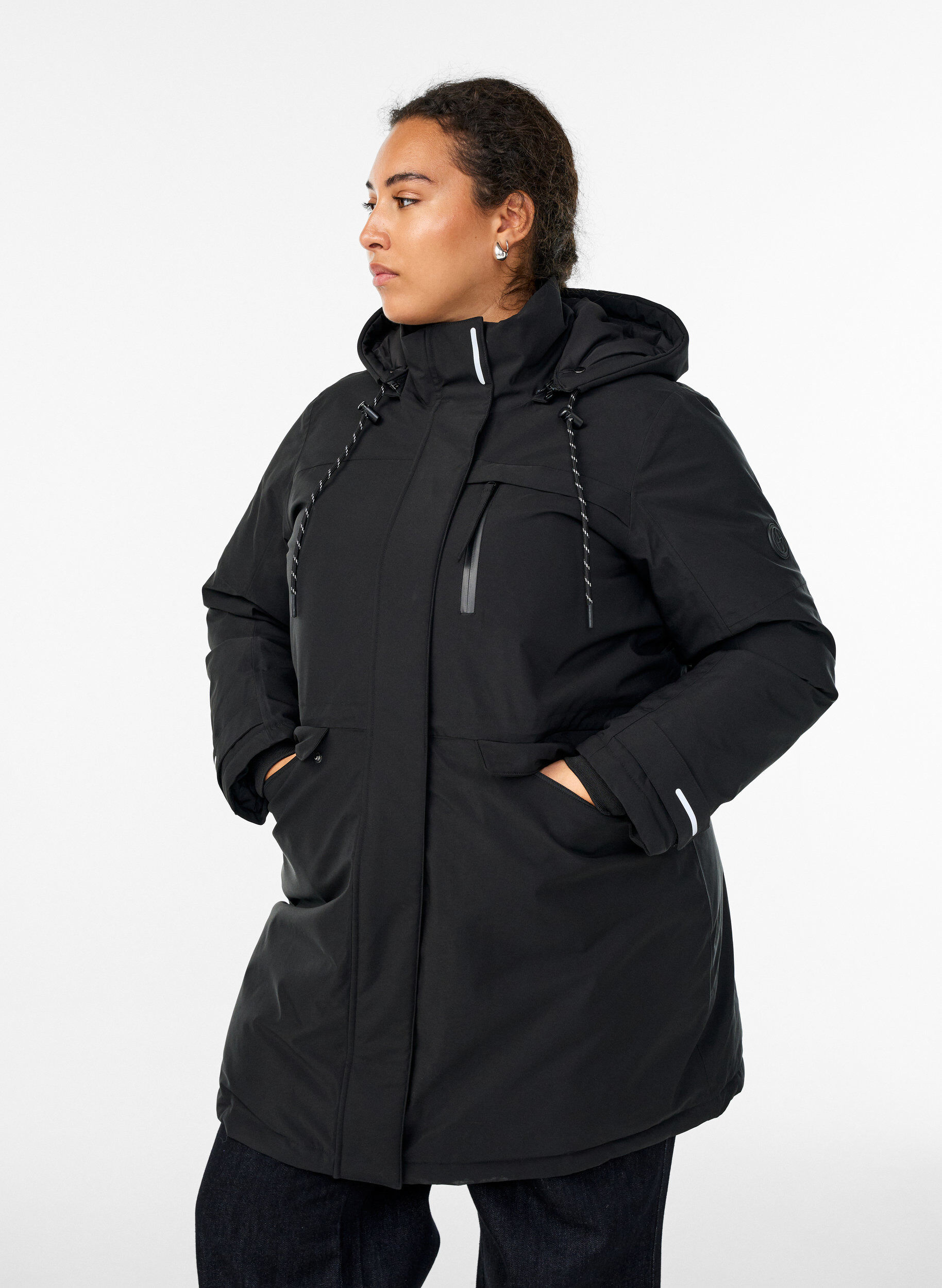 Hydrofobowa parka z kapturem i funkcjonalnymi detalami, Czarne, Model