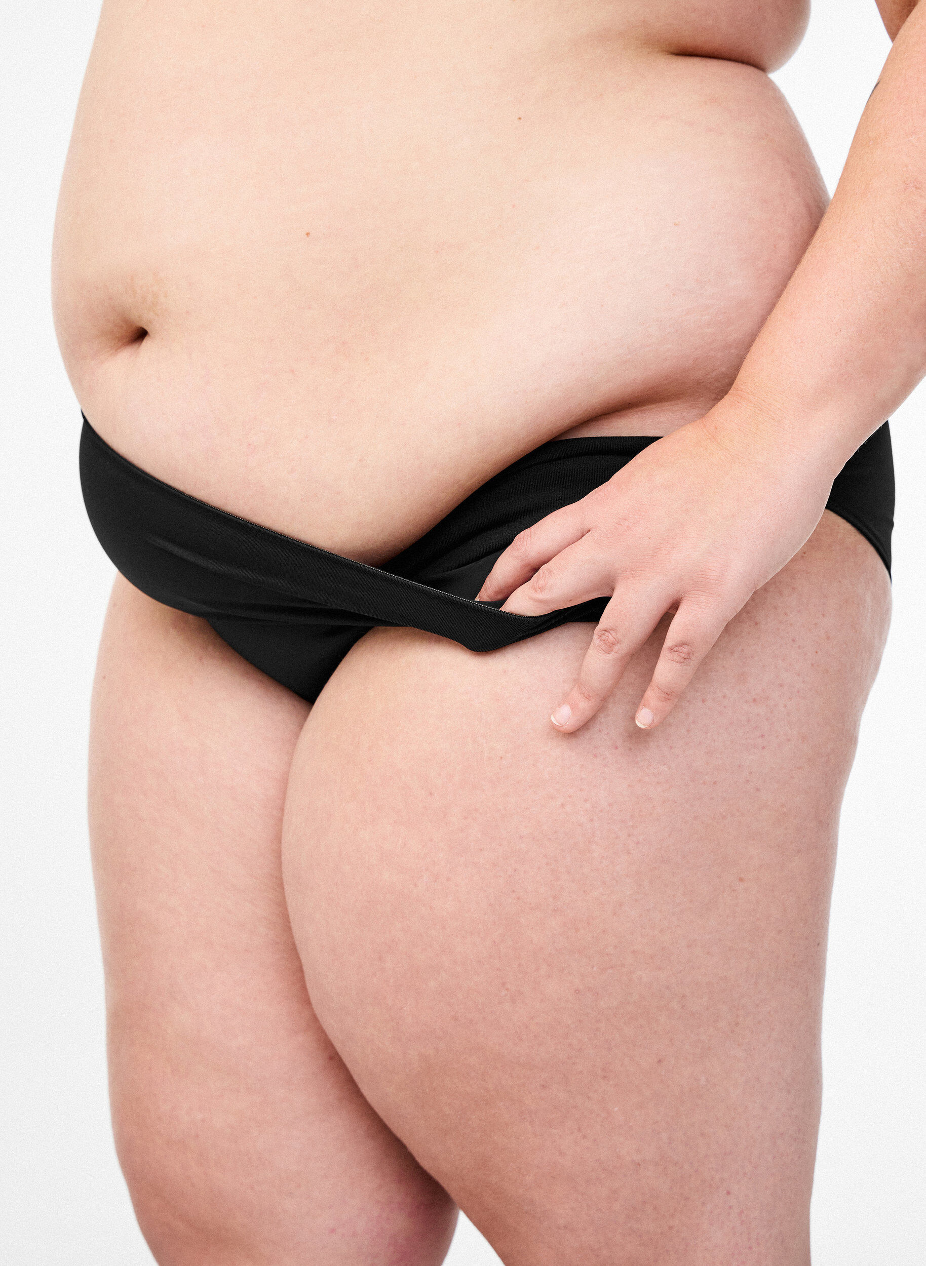 Figi damskie z mikrofibry z wewnetrzna kieszenia, Czarne, Model