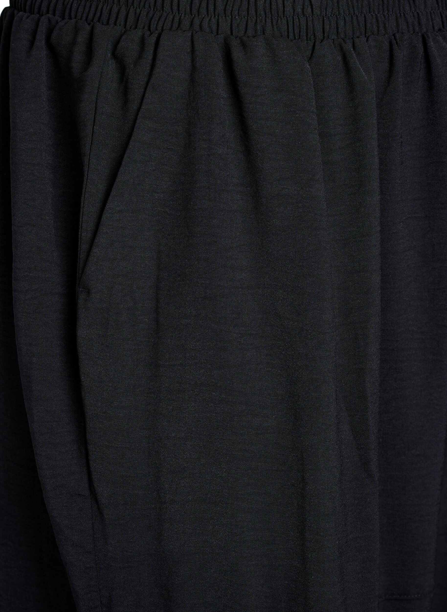 Zizzi Spodnie haremki z kieszeniami cargo i elastyczna talia, Czarne, Packshot image number 2