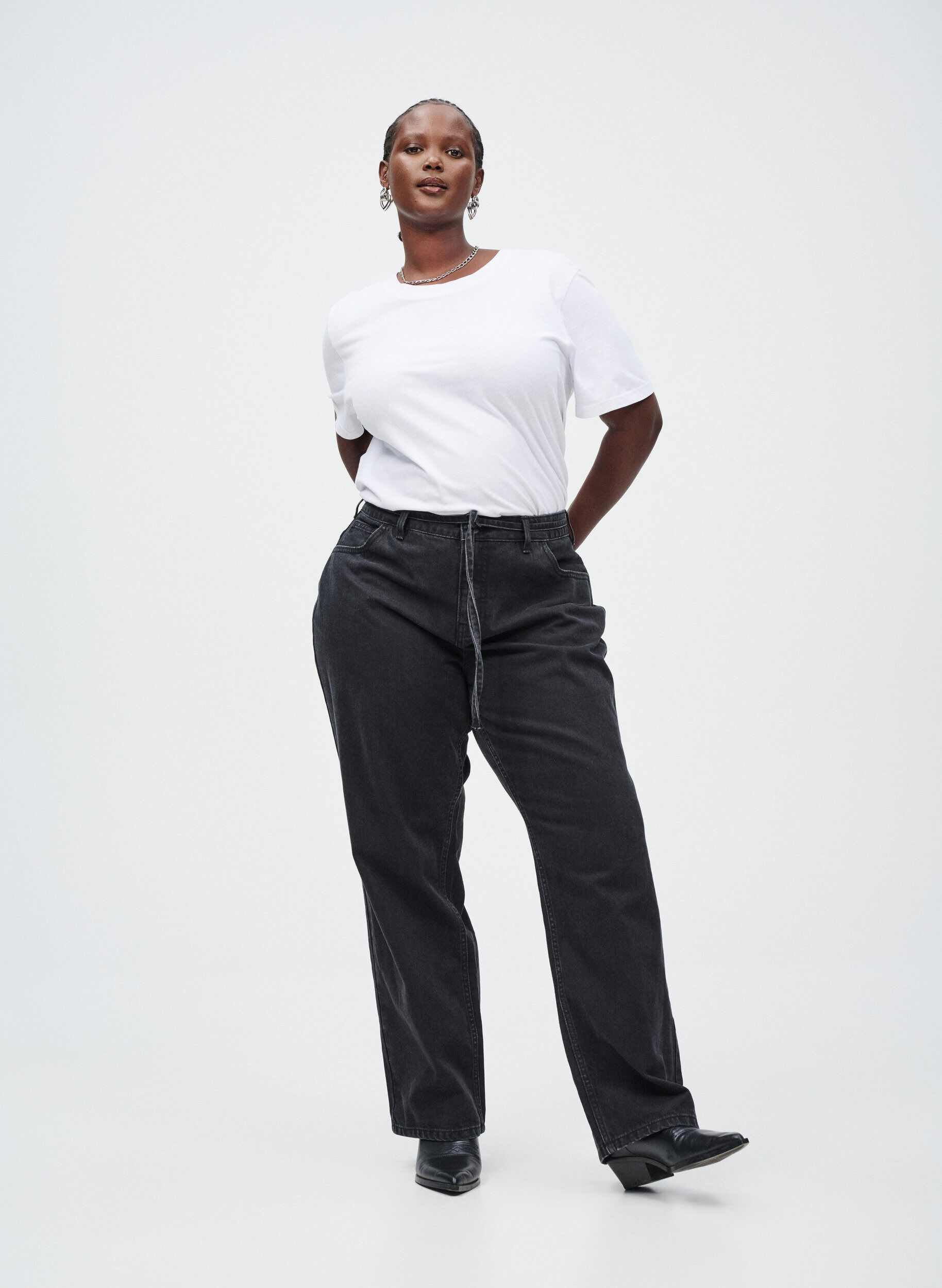 Zizzi Dzinsy o prostym kroju z paskiem do wiazania, Czarne, Image image number 0