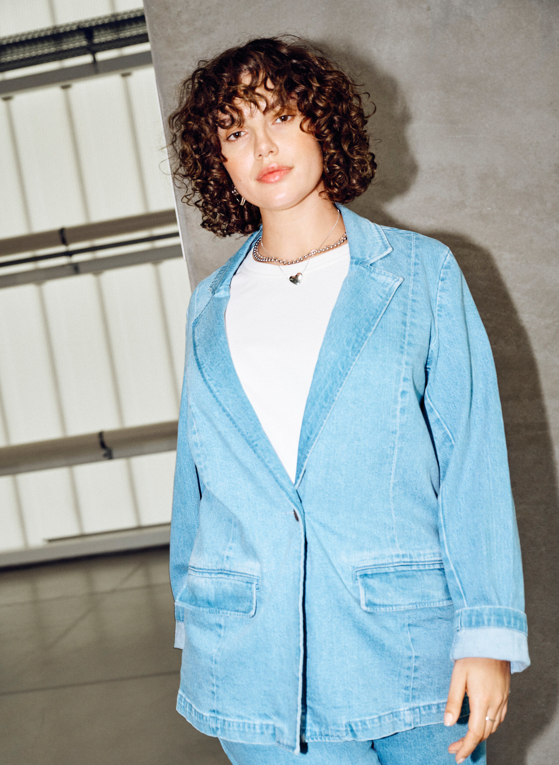 Zizzi Blejzer denim z kieszeniami, Niebieskie, Image image number 0