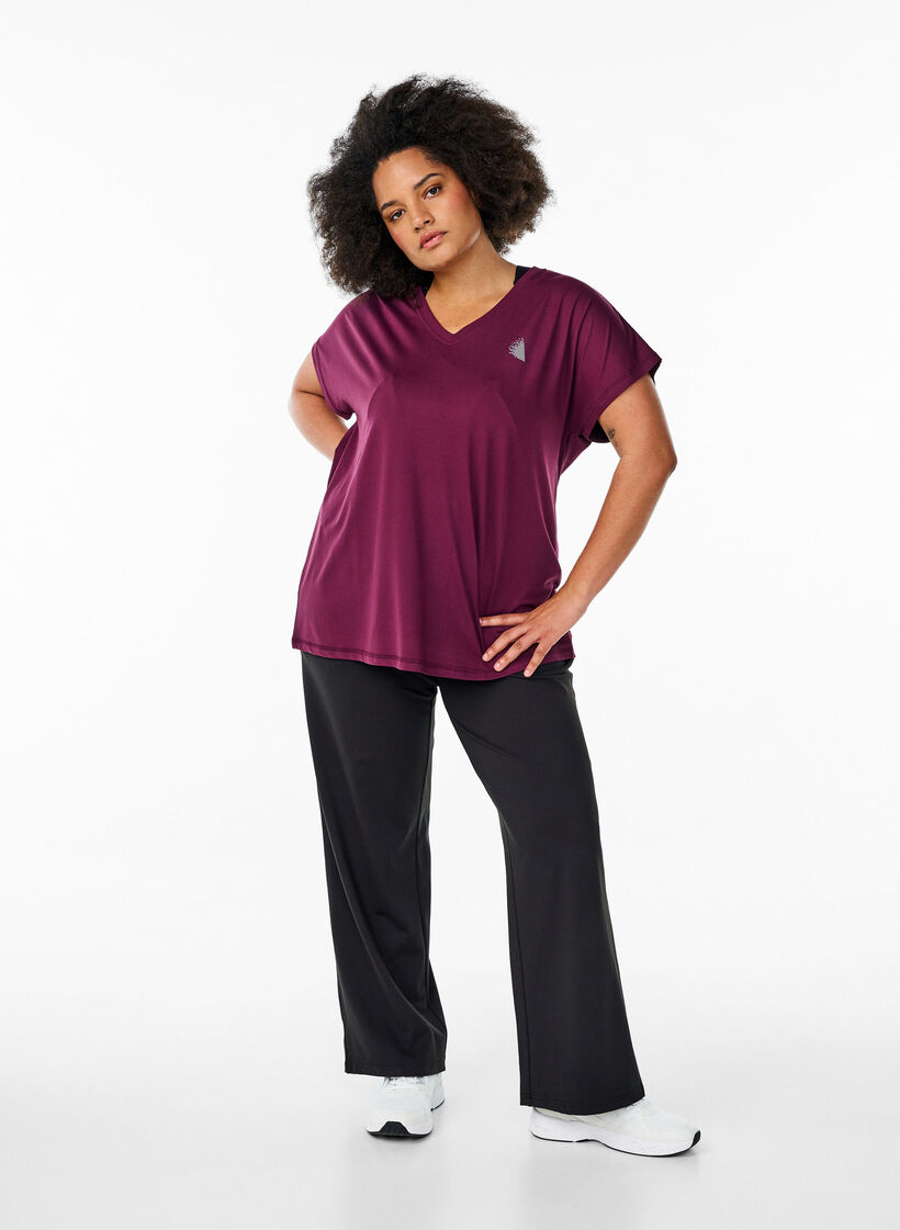 Luzna koszulka treningowa z dekoltem w szpic, Czerwony, Model image number 1