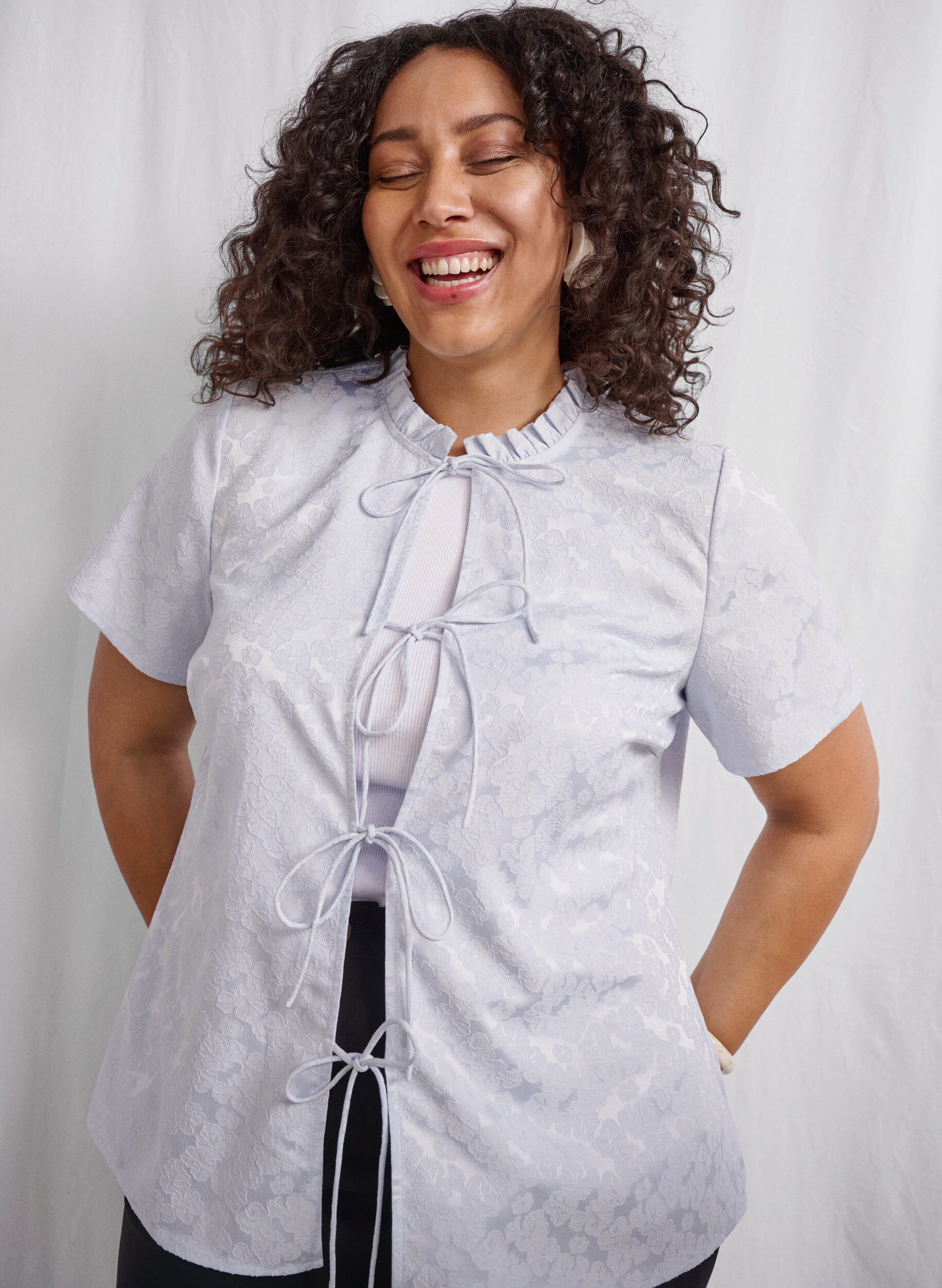 Zizzi Zakardowa bluzka z kr&oacute;tkim rekawem i wiazaniami, Niebieskie, Image image number 0