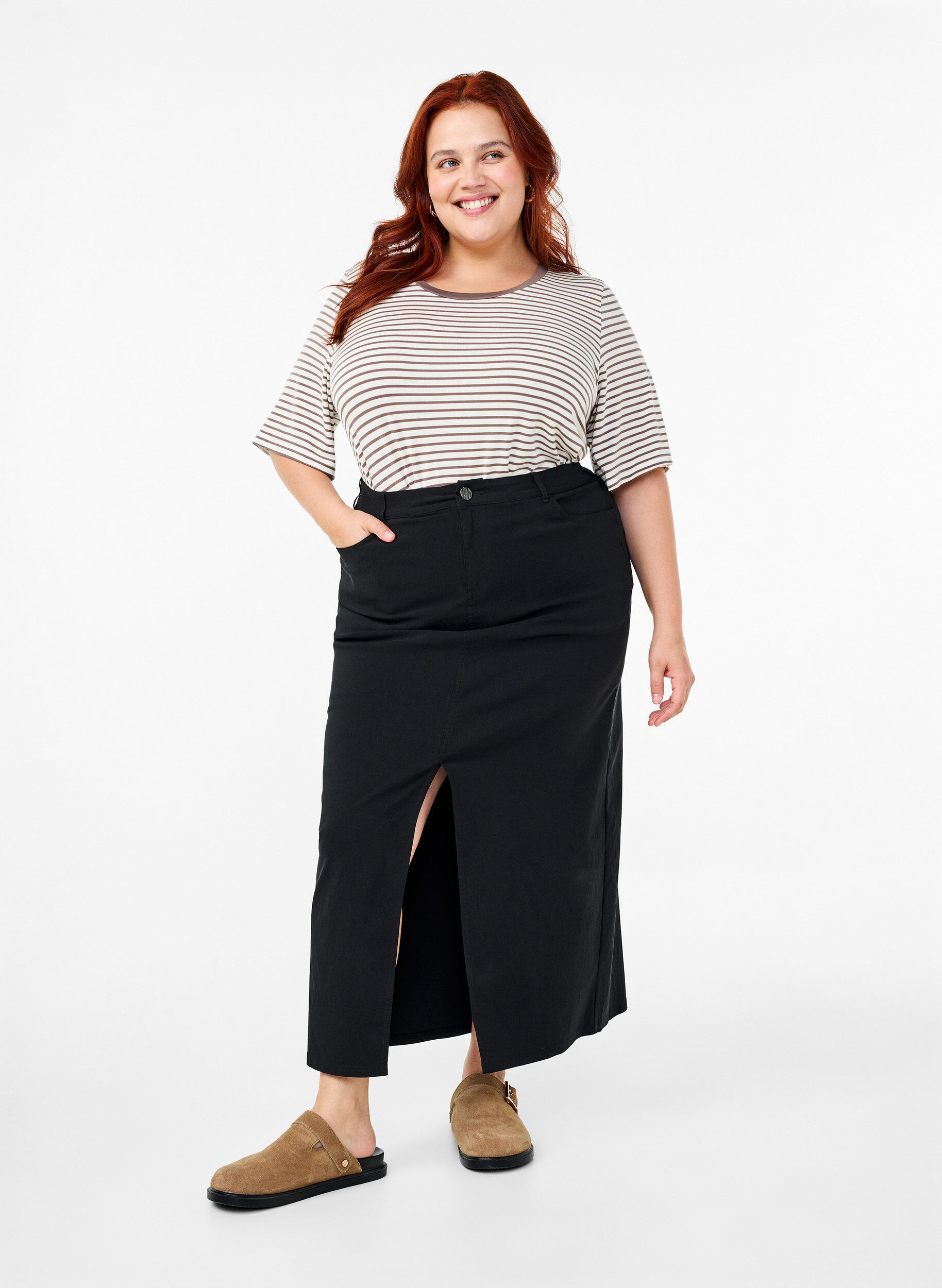 Zizzi T-shirt w paski z lyocellu z okraglym dekoltem, Brązowy, Model image number 1