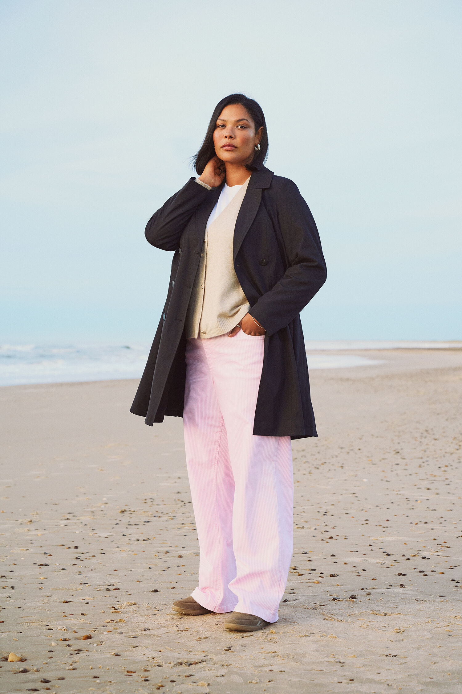 Czarny trencz, , Model