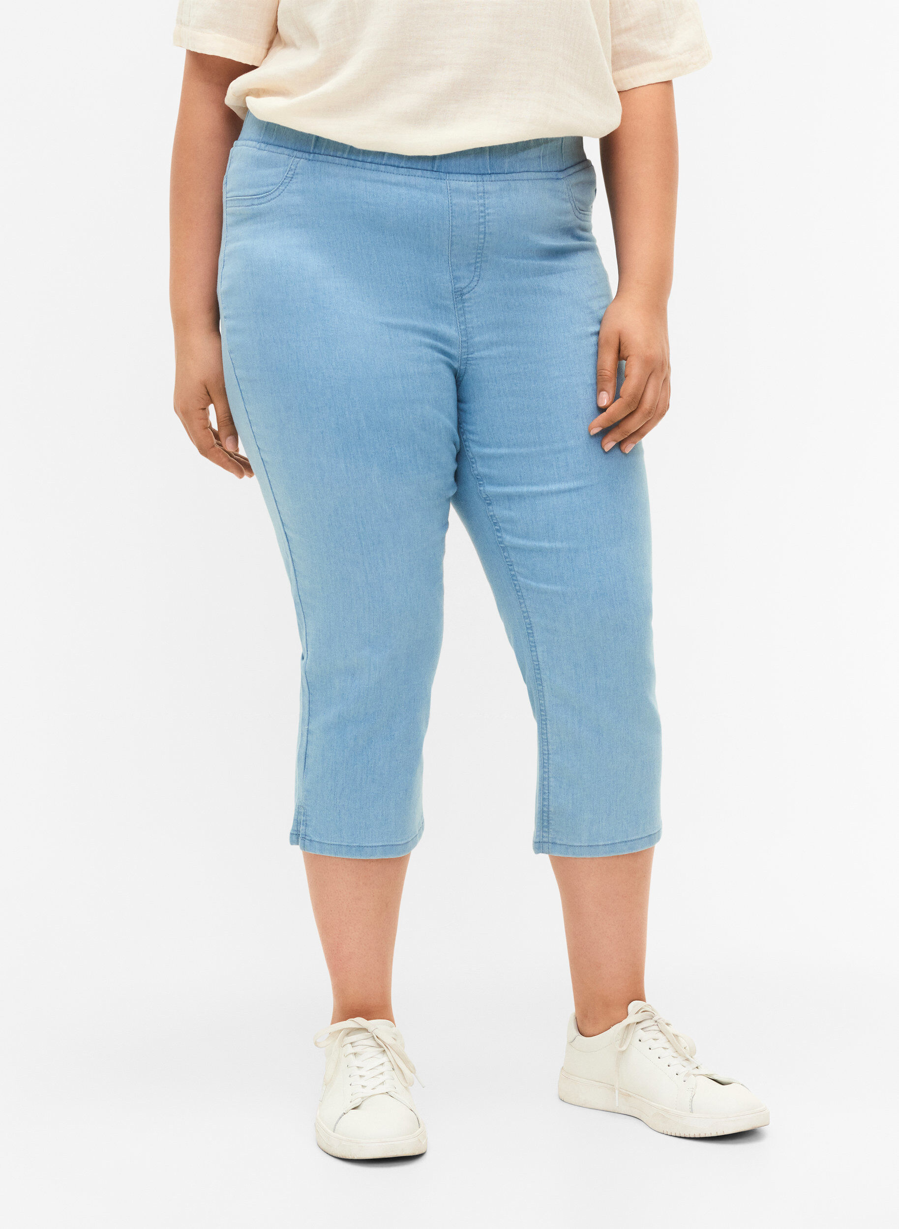 Zizzi Cotton blend capris, Light blue denim, Model image number 2