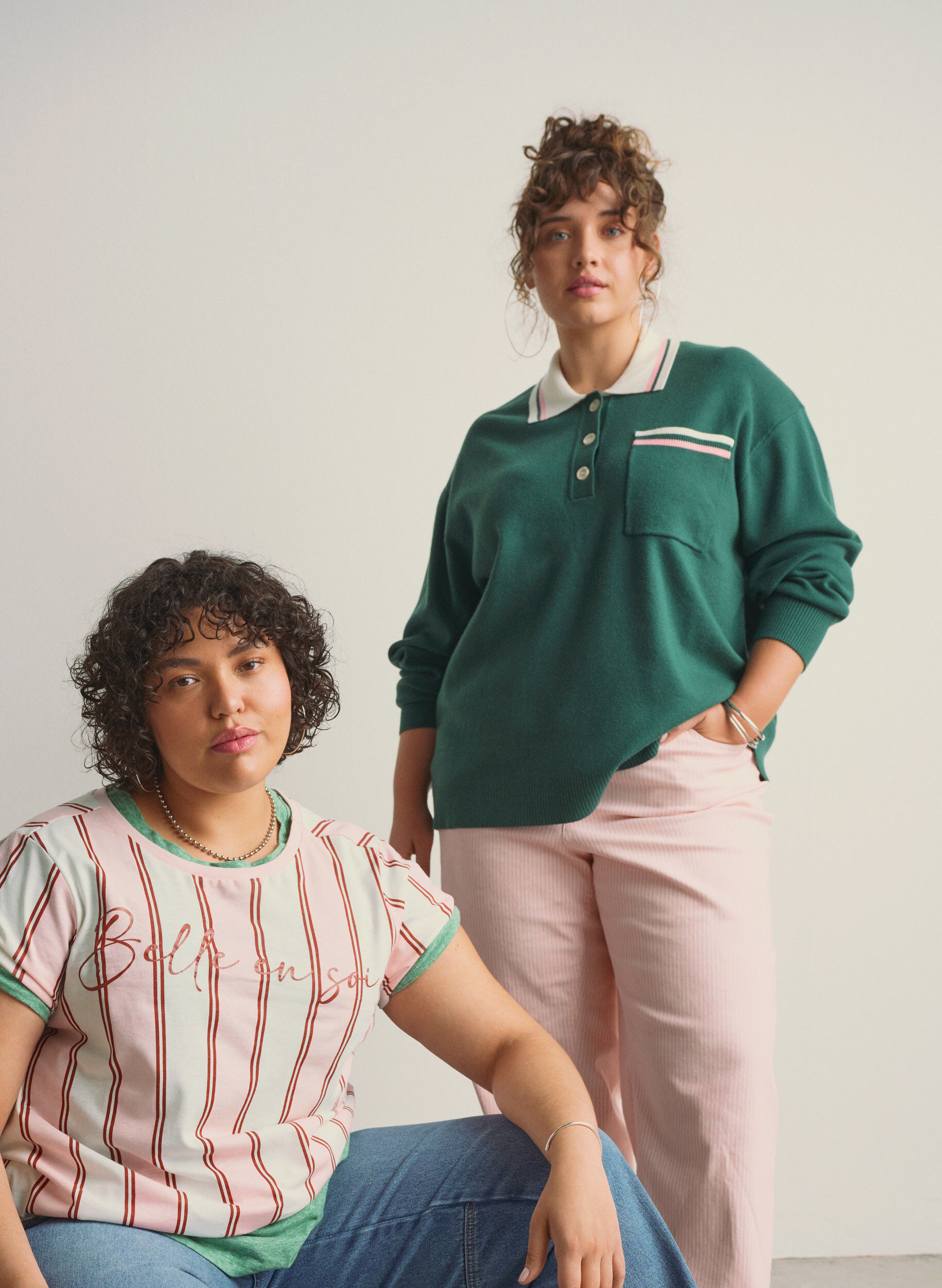 Zizzi Dzianinowa bluzka z kolnierzykiem polo i kontrastowymi paskami, Zielony, Image image number 0