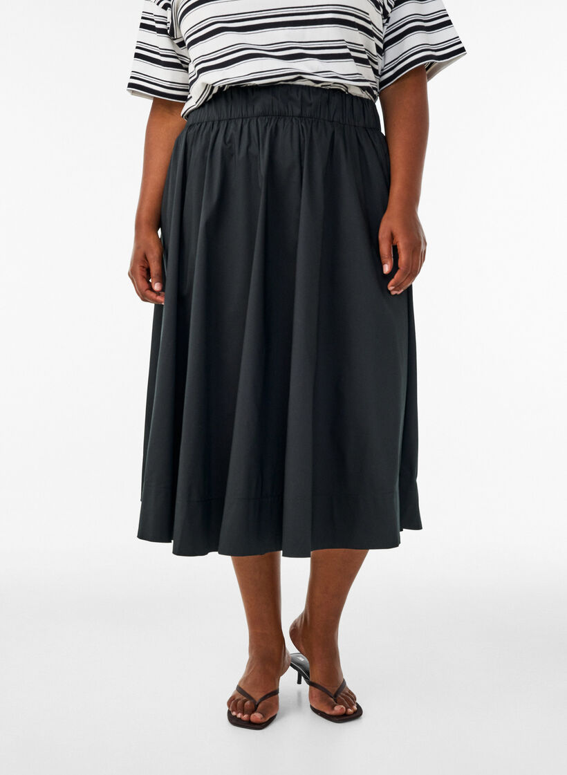 Sp&oacute;dnica midi o szerokim, trapezowym kroju, Czarne, Model image number 0