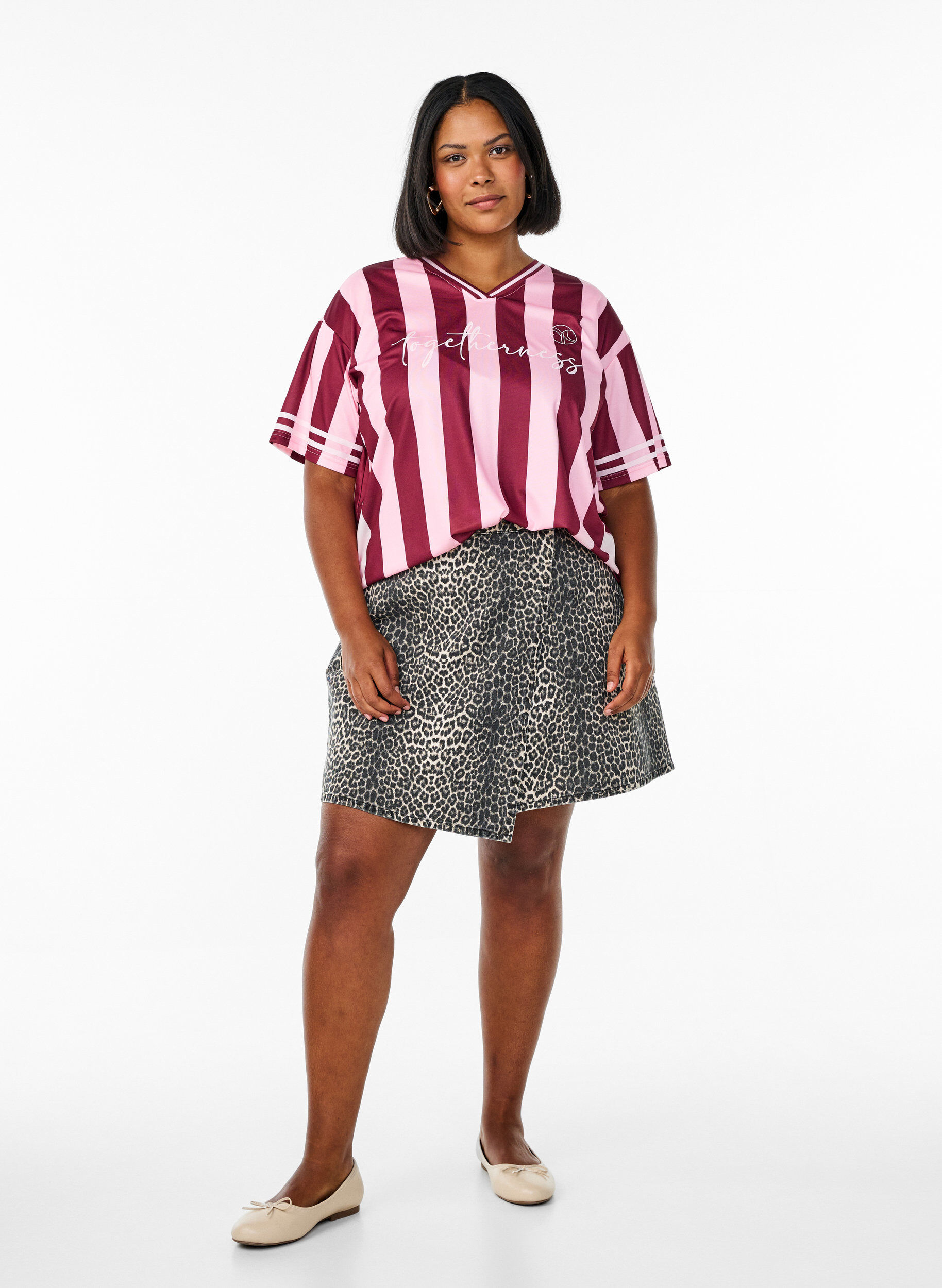 Zizzi Kr&oacute;tka dzinsowa sp&oacute;dnica w panterke o linii A, Leopard, Model image number 3