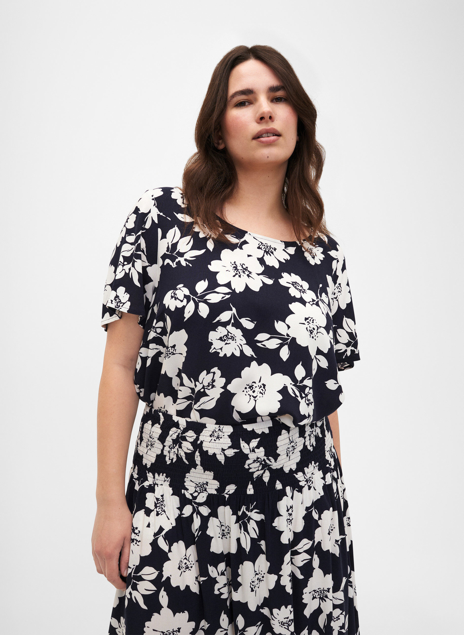 Zizzi FLASH &ndash; bluzka z wiskozy z kr&oacute;tkim rekawem i nadrukiem, Niebieskie, Model image number 0