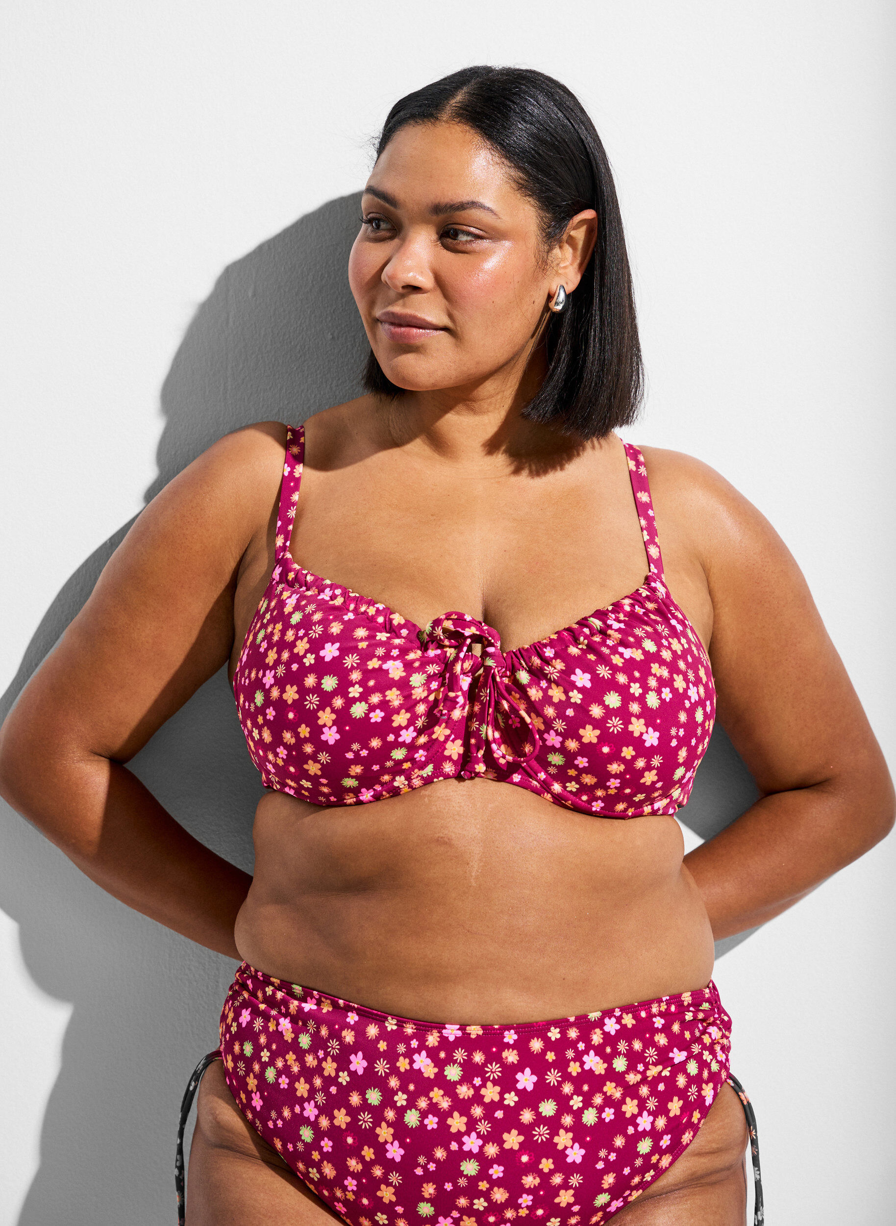 Zizzi Bikini z fiszbinem i paskami do zawiazania, Czerwony, Model image number 0