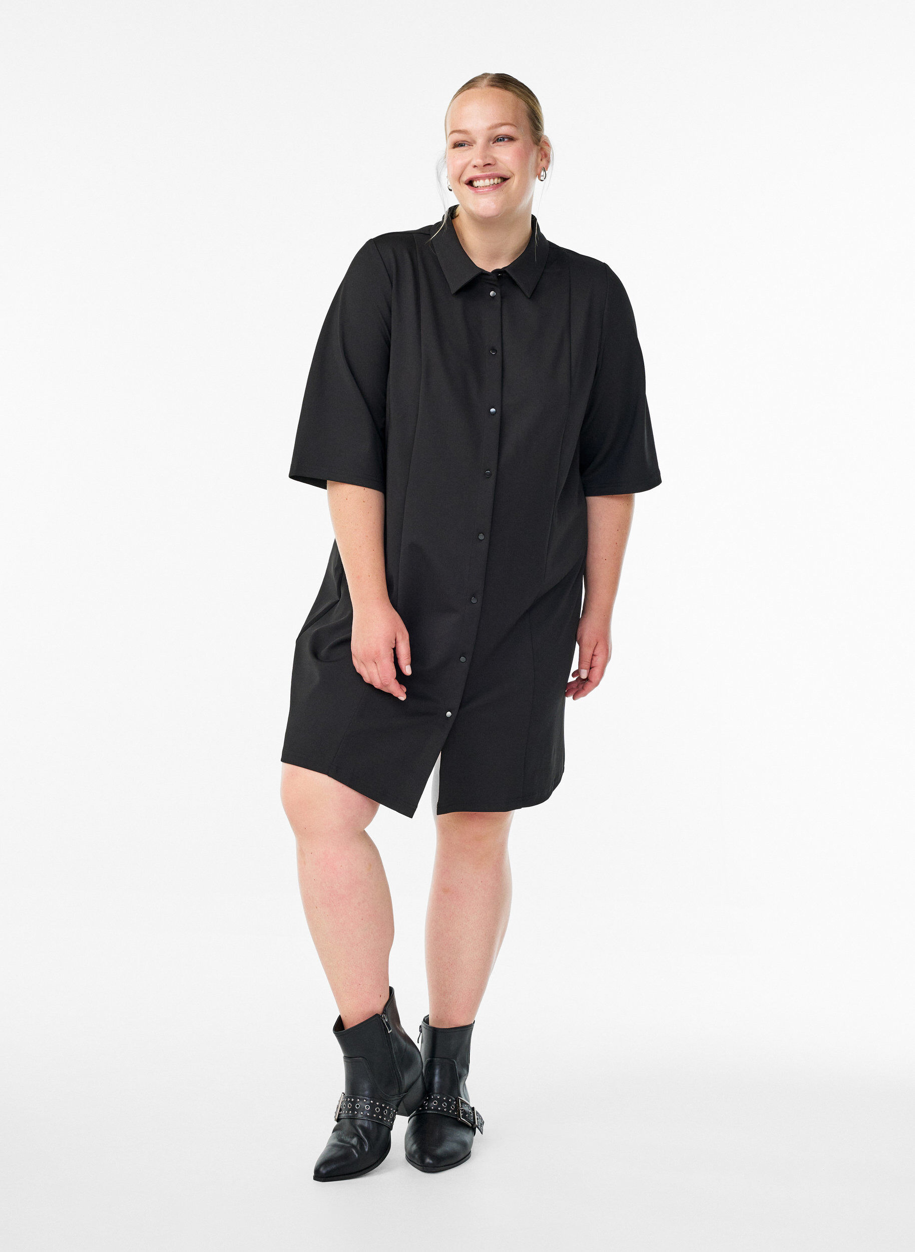 Zizzi Kr&oacute;tka sukienka koszulowa z rekawami 3/4, Czarne, Model image number 1