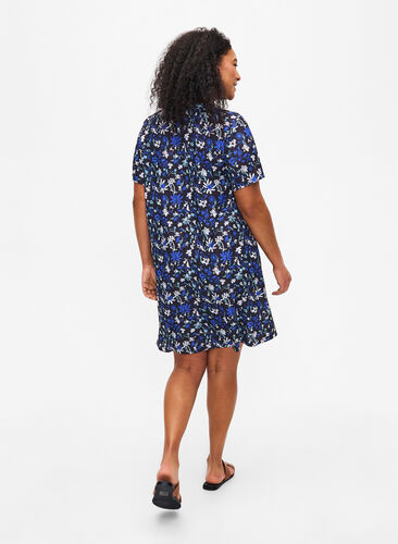 FLASH – sukienka w kwiaty z krótkim rekawem, Black Blue Green AOP, Model image number 1