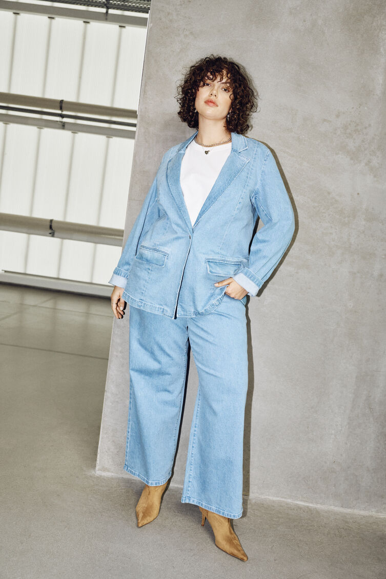 Stylizacja z dżinsową marynarką, , Model