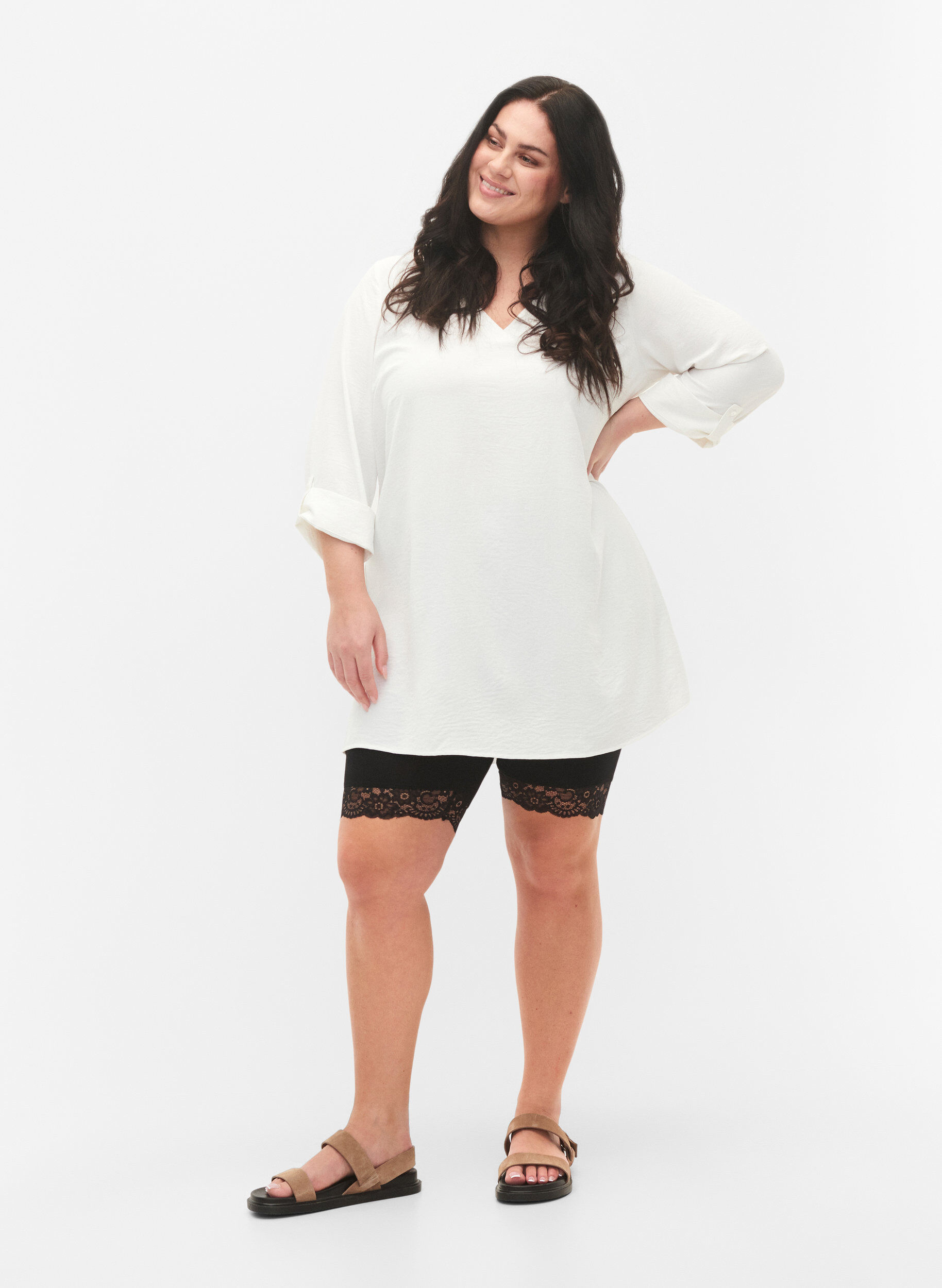 Zizzi Szorty rowerowe z koronkowym wykonczeniem, Czarne, Model image number 1