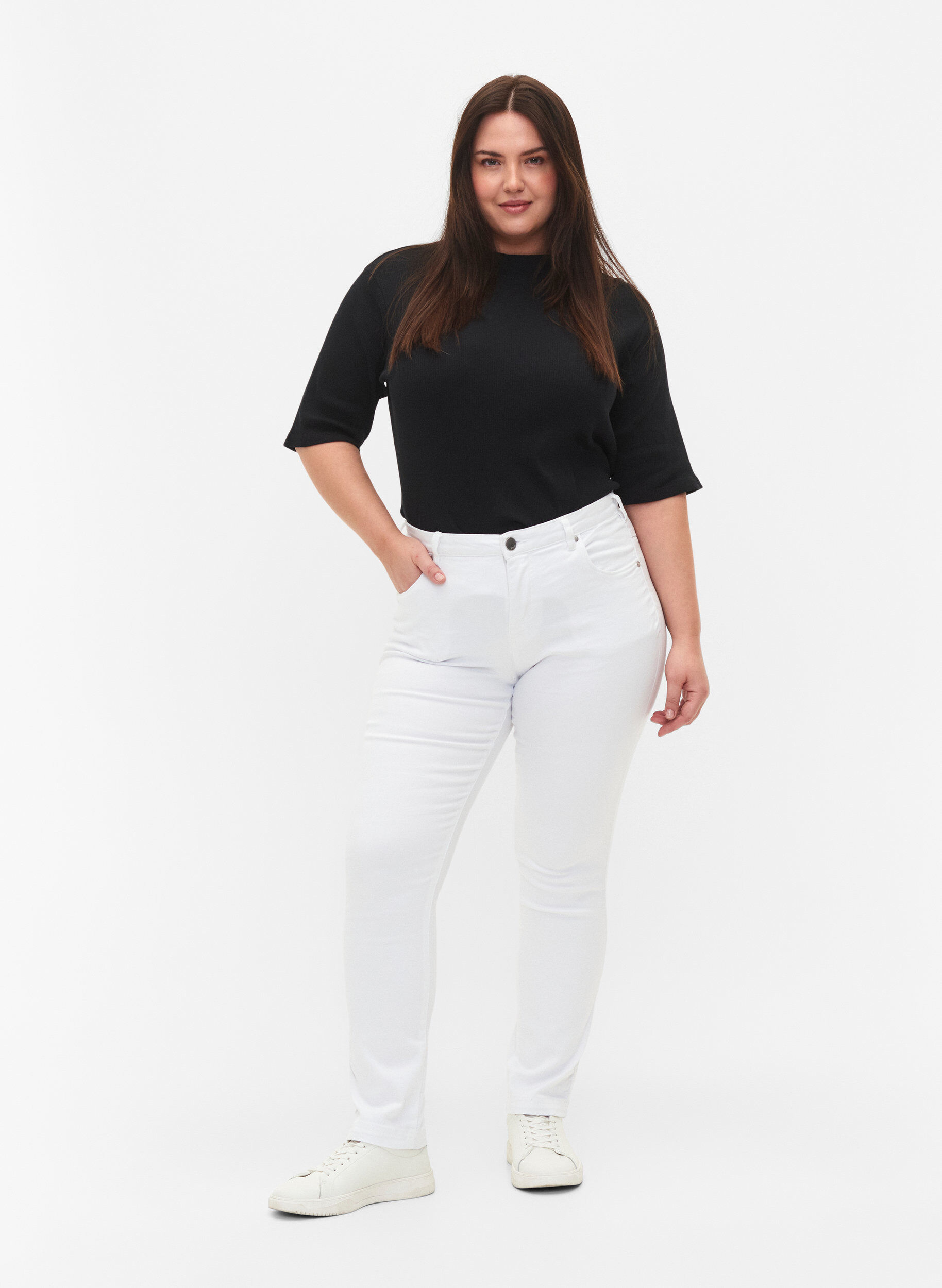 Jeansy Emily o dopasowanym kroju z normalnym stanem, Biały, Model