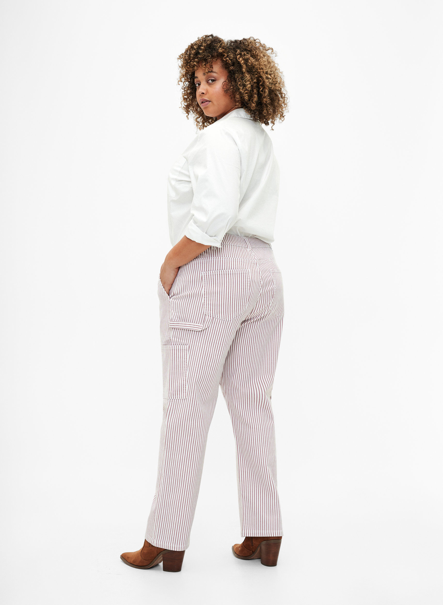Zizzi  Jeansowe boj&oacute;wki w paski o prostym kroju, Rose White Stripe, Model image number 1