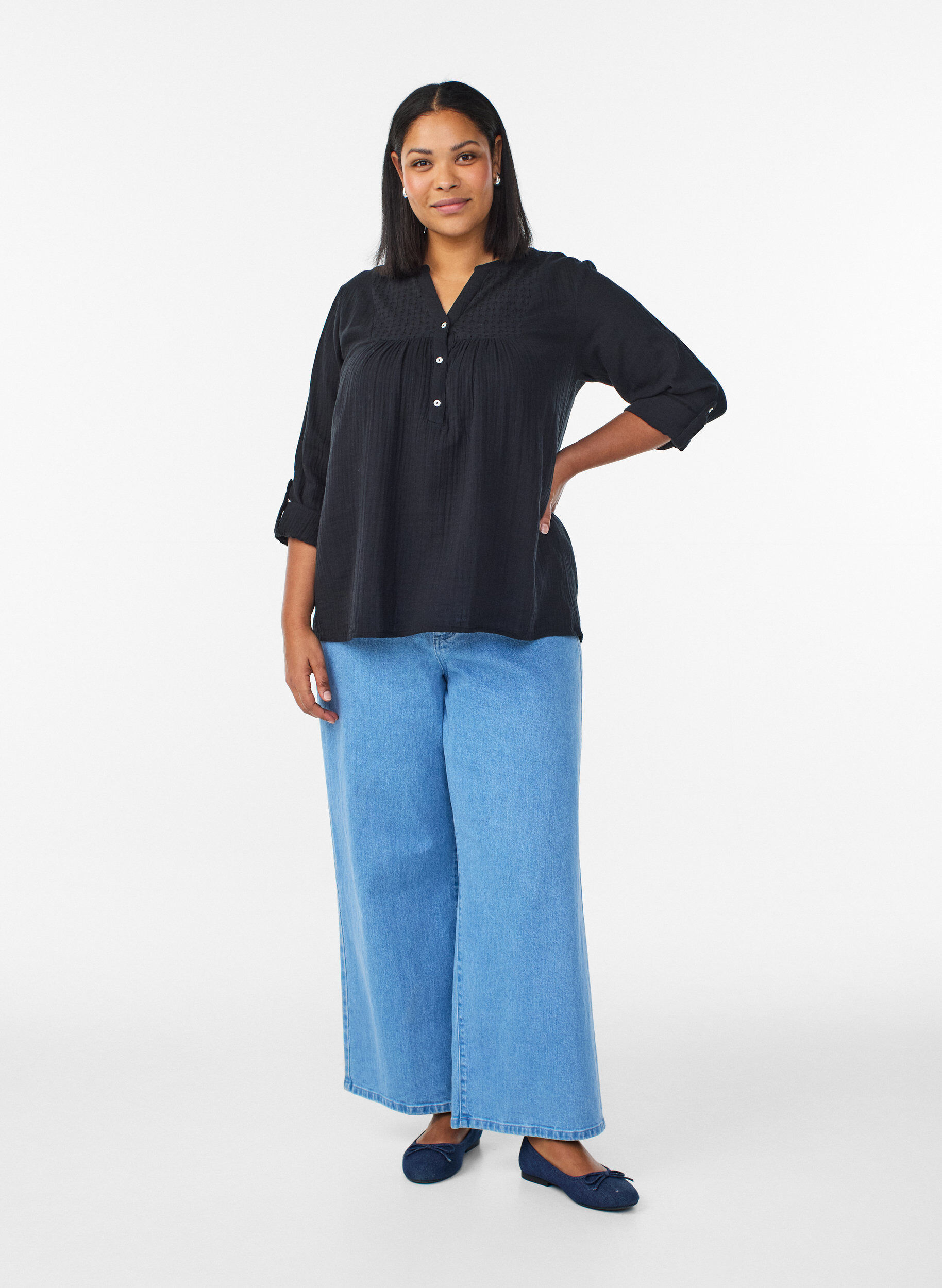 Zizzi Bluzka z bawelnianego muslinu z haftem angielskim, Czarne, Model image number 1