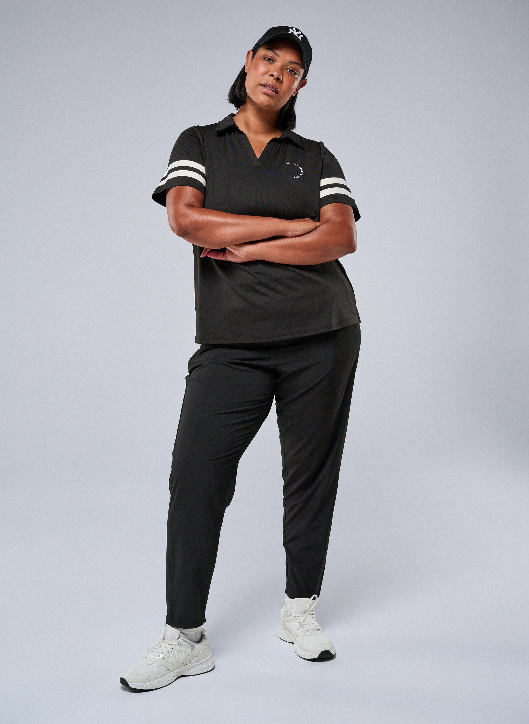 Zizzi Lekkie spodnie treningowe z kieszeniami, Czarne, Image image number 0