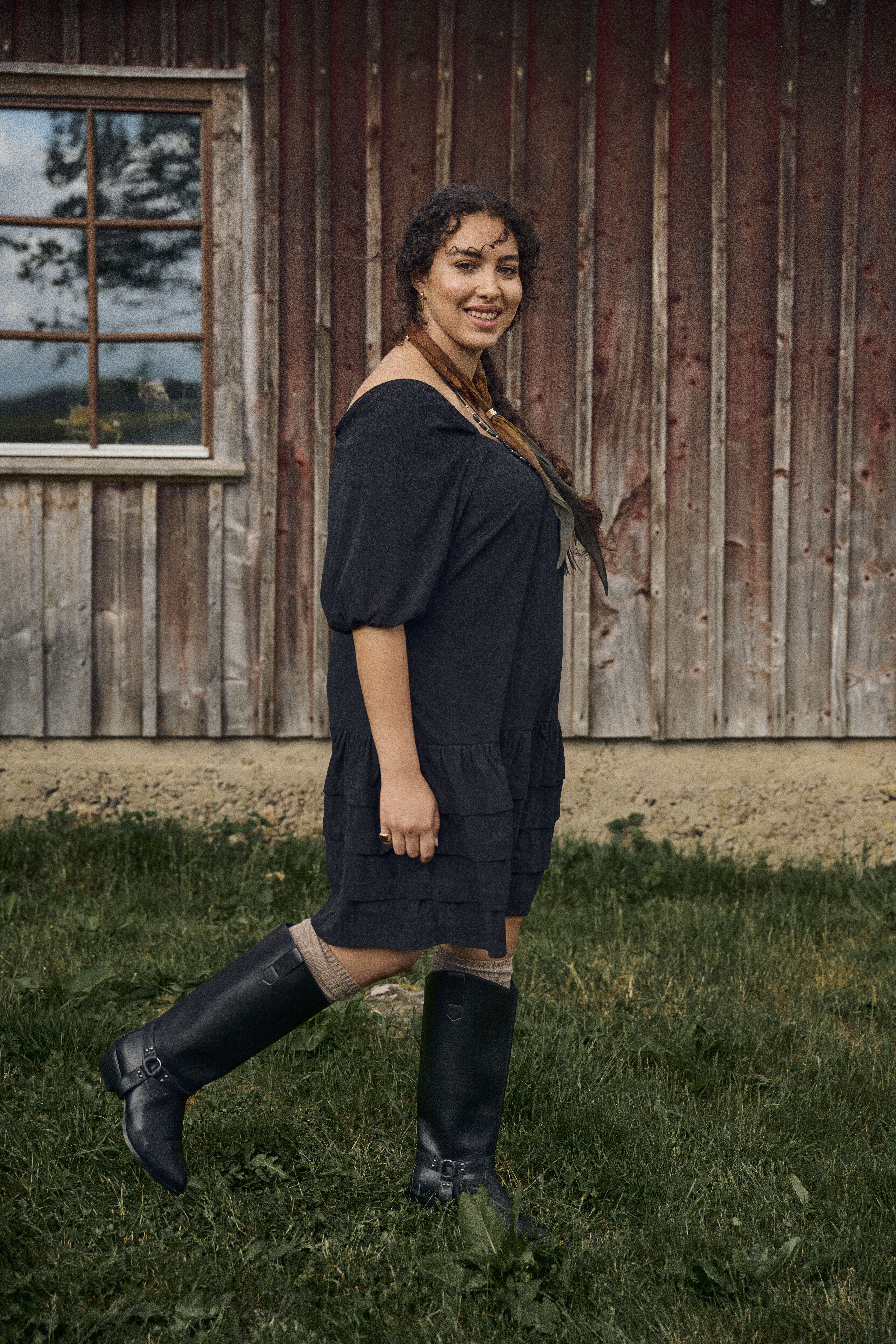 Zizzi Aksamitna sukienka z kwadratowym dekoltem, , Model