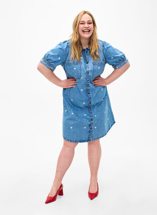 Jeansowa sukienka z haftowanymi sercami, Light blue denim, Model image number 2