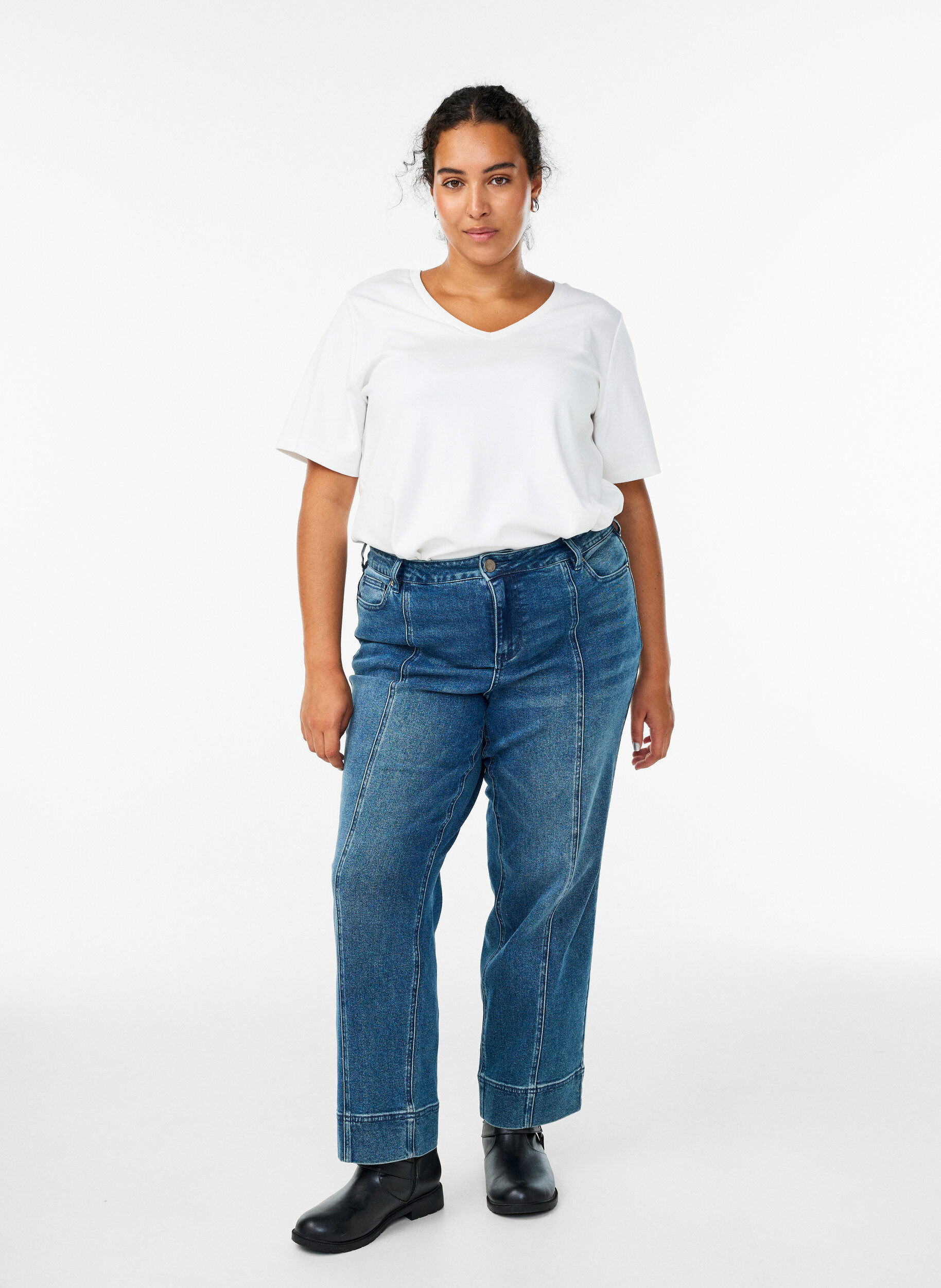 Jeansy o prostym kroju z charakterystycznymi przeszyciami, Niebieskie, Model