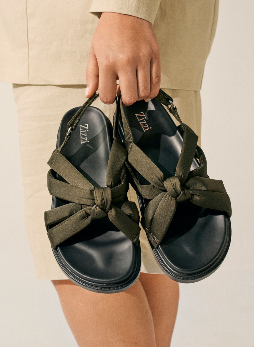 Szerokie - Sandal z detalem wiazania, Zielony, Image image number 0