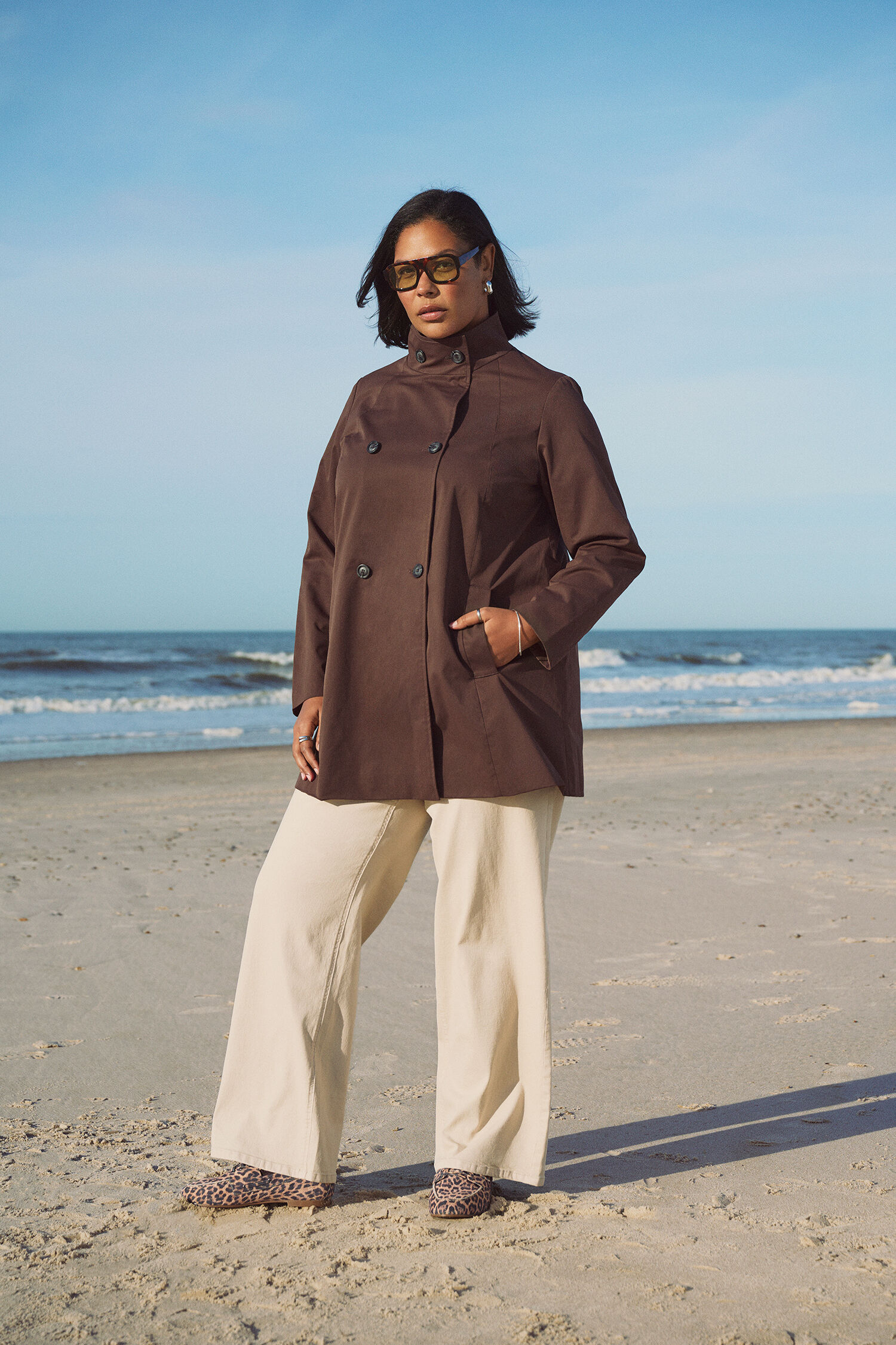 Wodoodporna kurtka wiosenna w kolorze brązowym, , Model