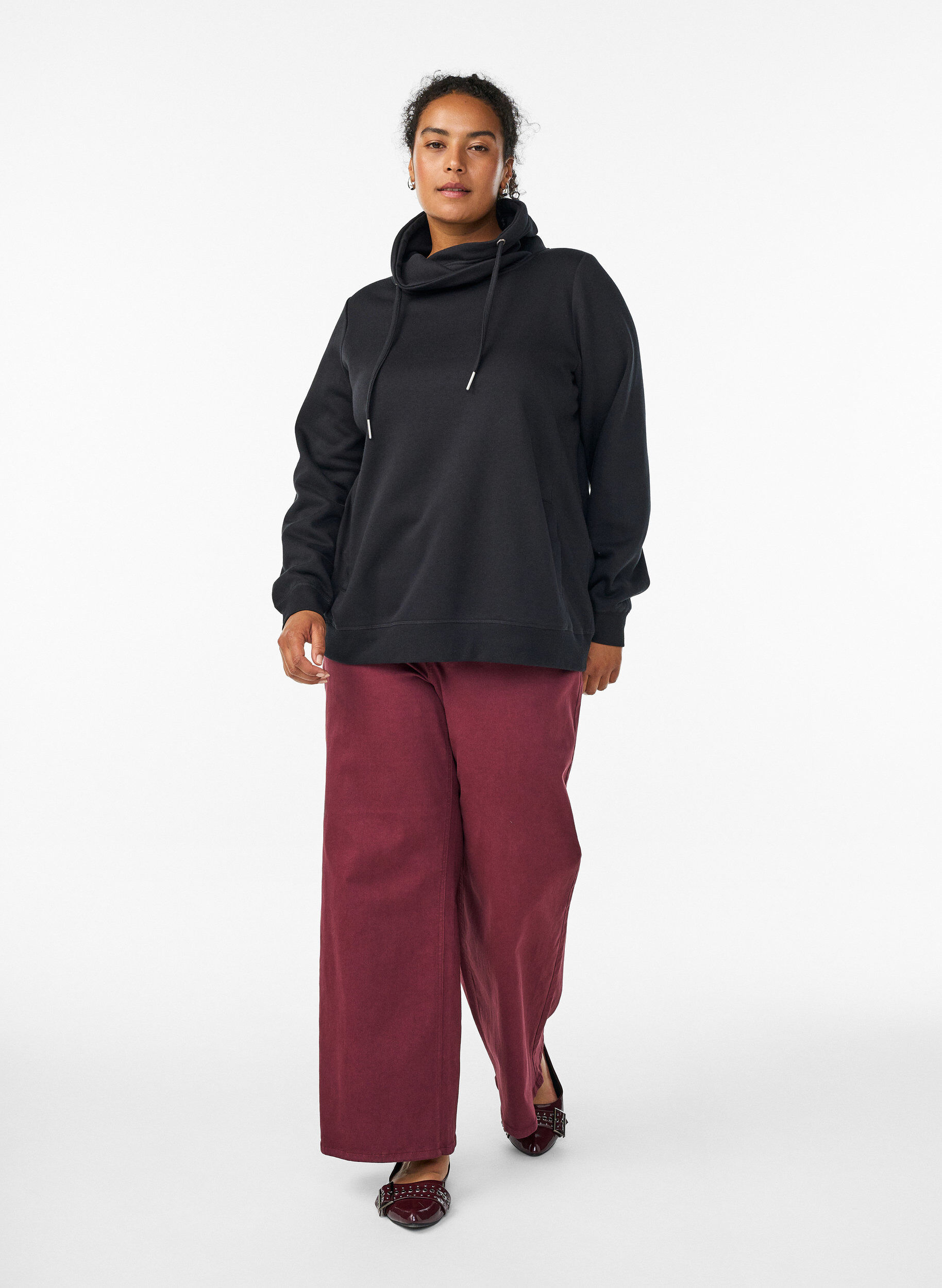 Zizzi Bluza z wysokim kolnierzem i kieszeniami, Czarne, Model image number 1