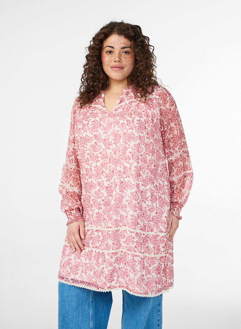 Krótkiej sukienki z szyfonu z haftami szydelkowymi, Różowy, Model image number 2