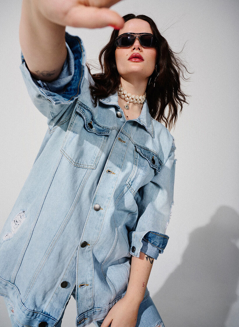 Luzna kurtka jeansowa z przetartymi detalami, Light blue denim, Image image number 0